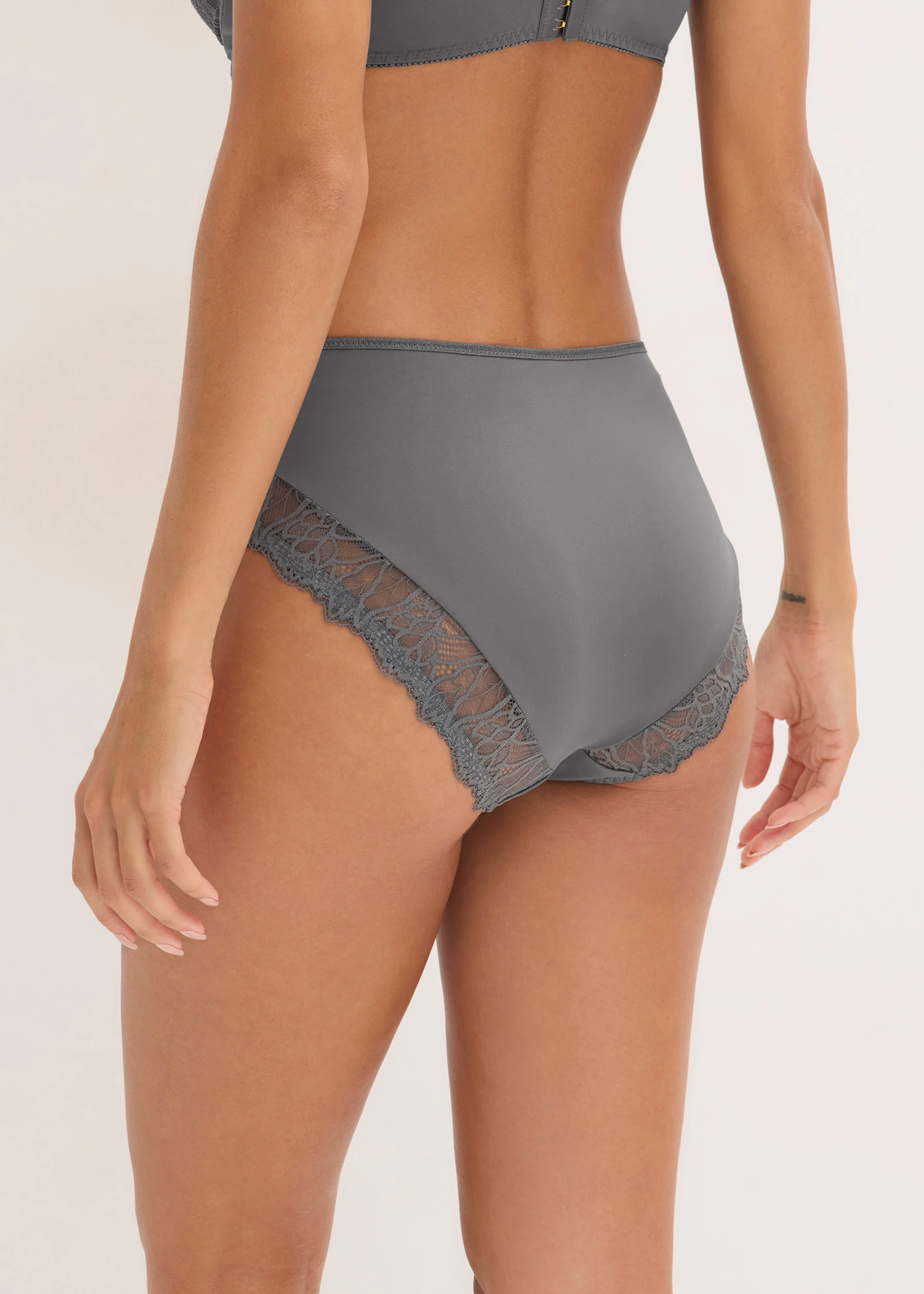 Chilot maxi cu dantelă delicată • gri-granit • magazin bonprix