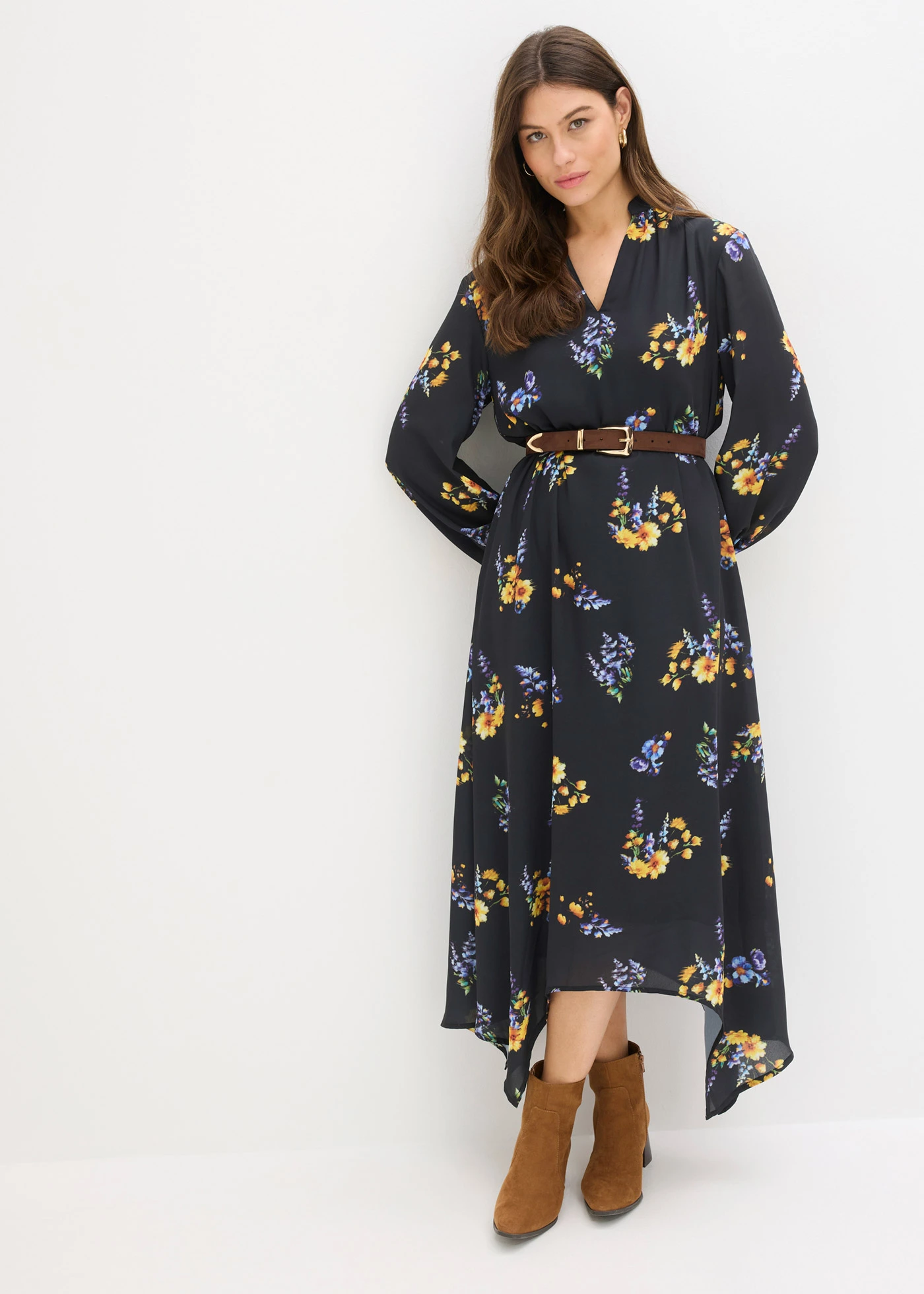 Robe en mousseline • noir floral • Boutique bonprix