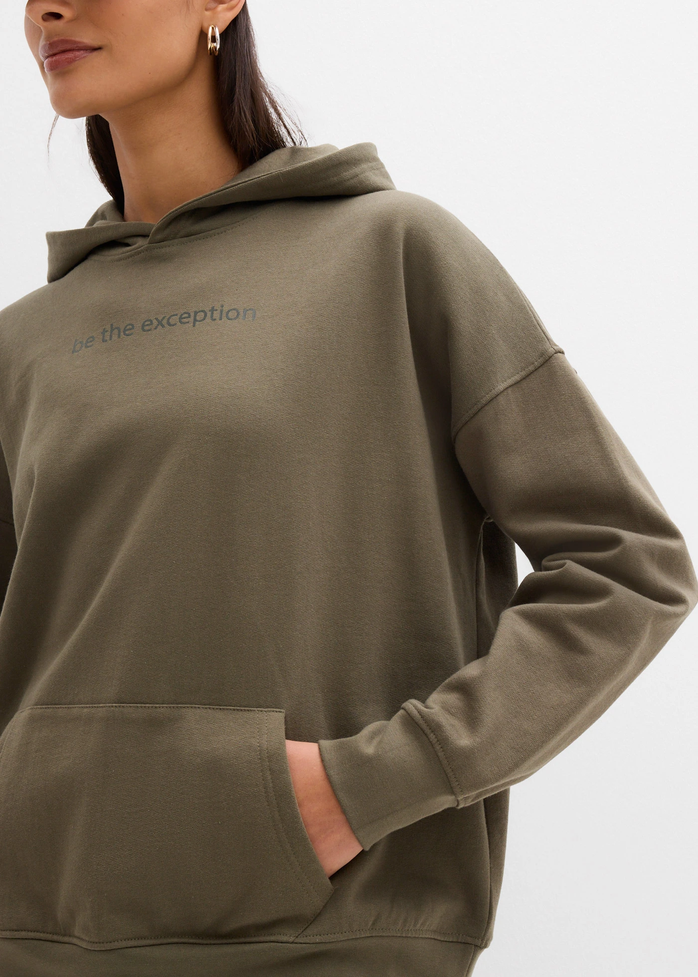Oversized hoodie van biologisch katoen • donkerolijfgroen • bonprix online shop