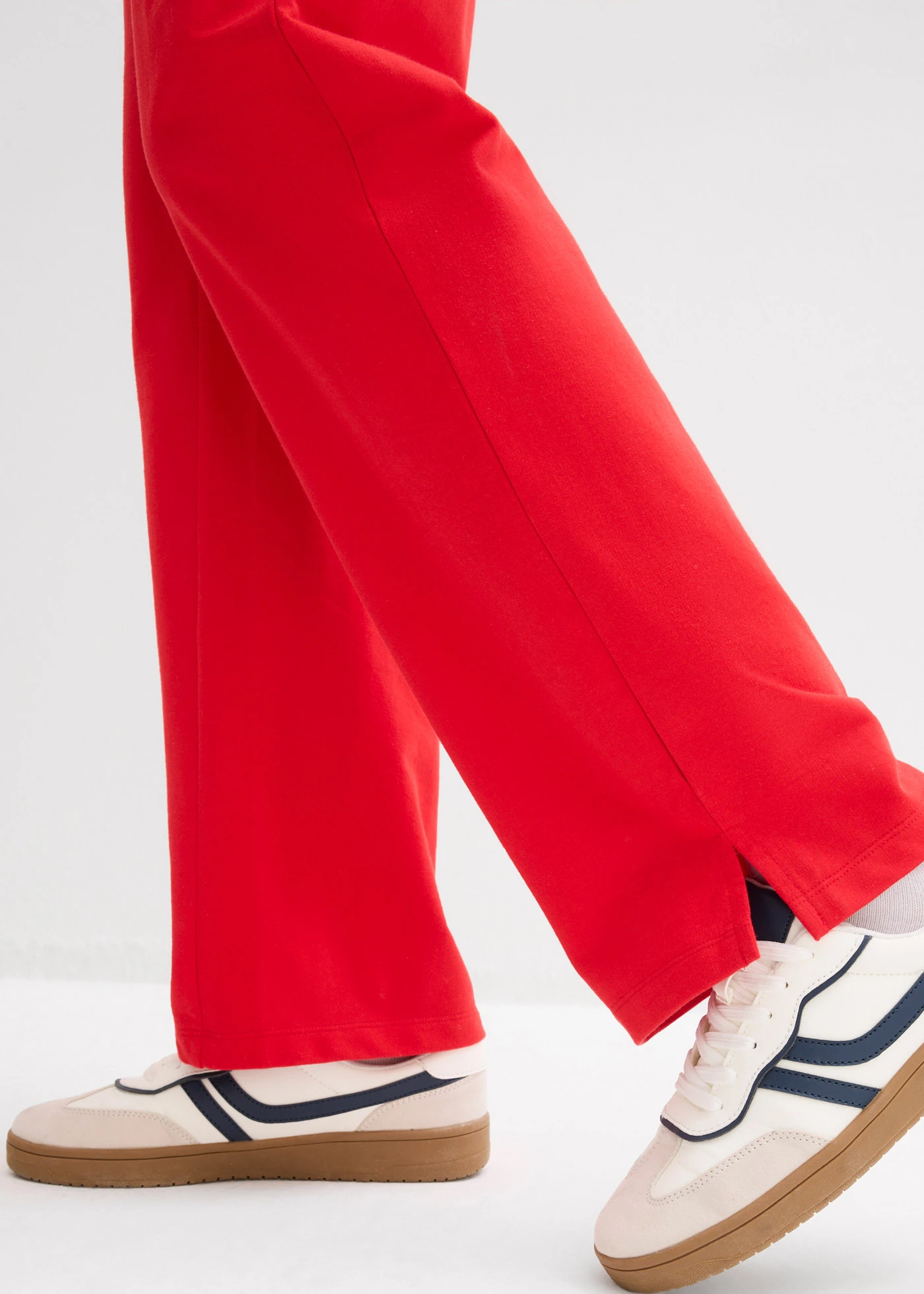 Pantaloni casual 100% din bumbac organic • roșu-căpșună • magazin bonprix