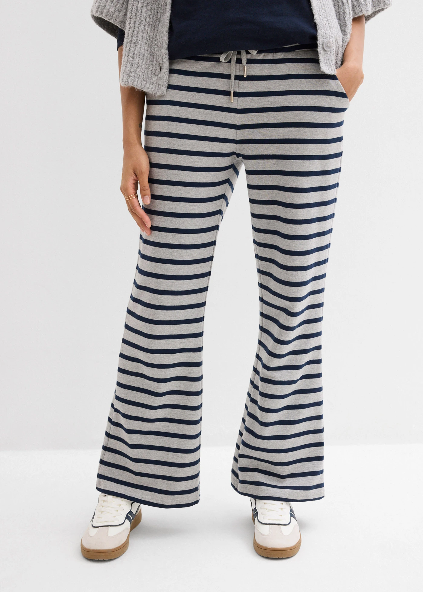 Pantaloni casual 100% din bumbac organic • gri deschis melanj/bleumarin dungat • magazin bonprix