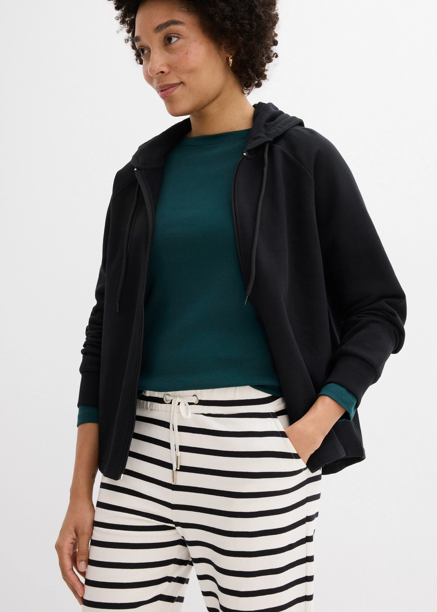 Pantalon sweat • noir-écru rayé • Boutique bonprix