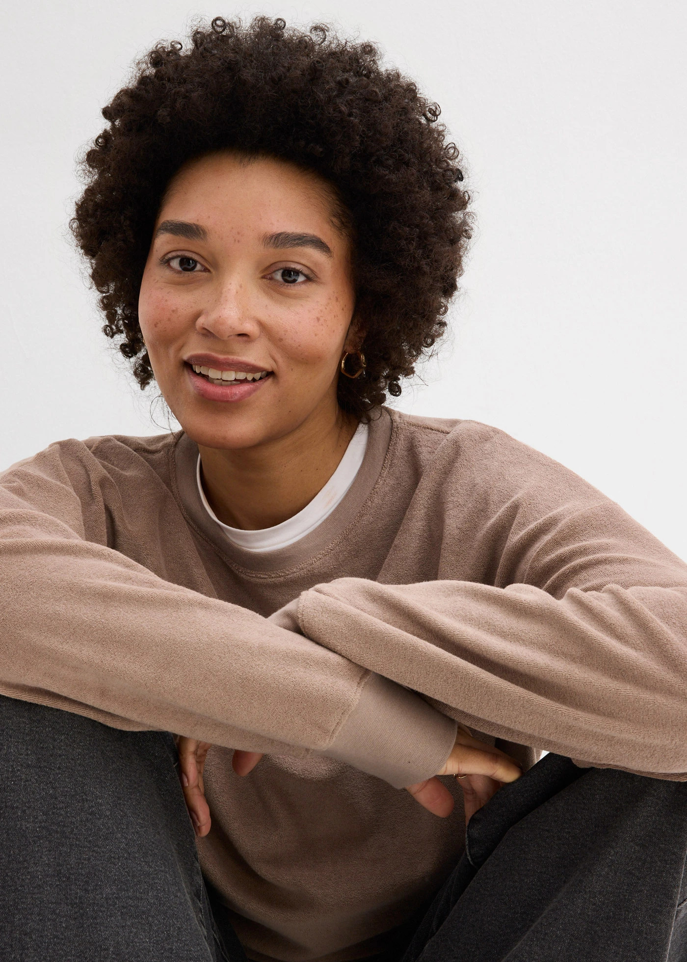 T-shirt manches longues en éponge • taupe • Boutique bonprix