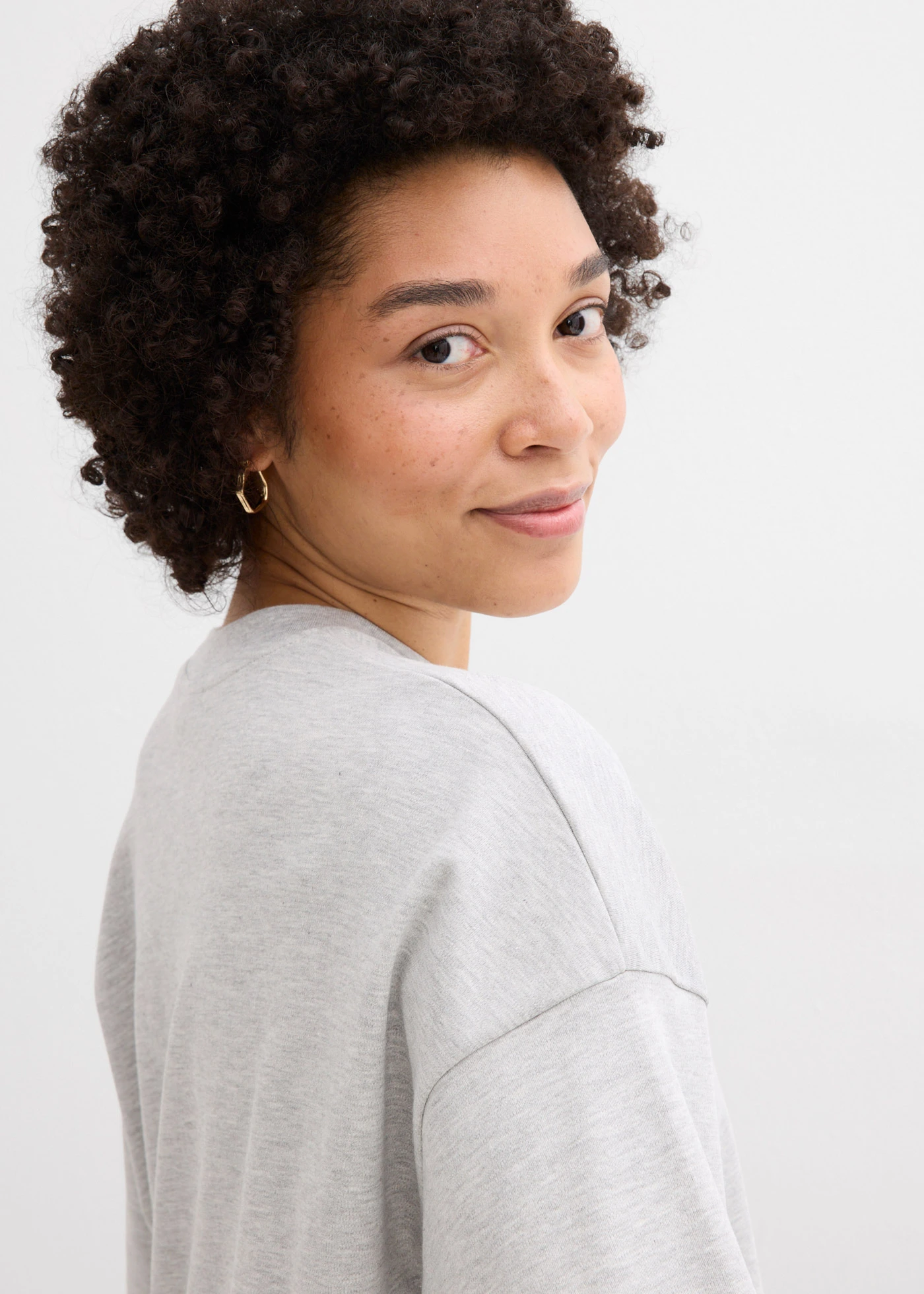 Bluză scurtă cu croi oversize din 100% bumbac gros organic • gri deschis melanj • magazin bonprix