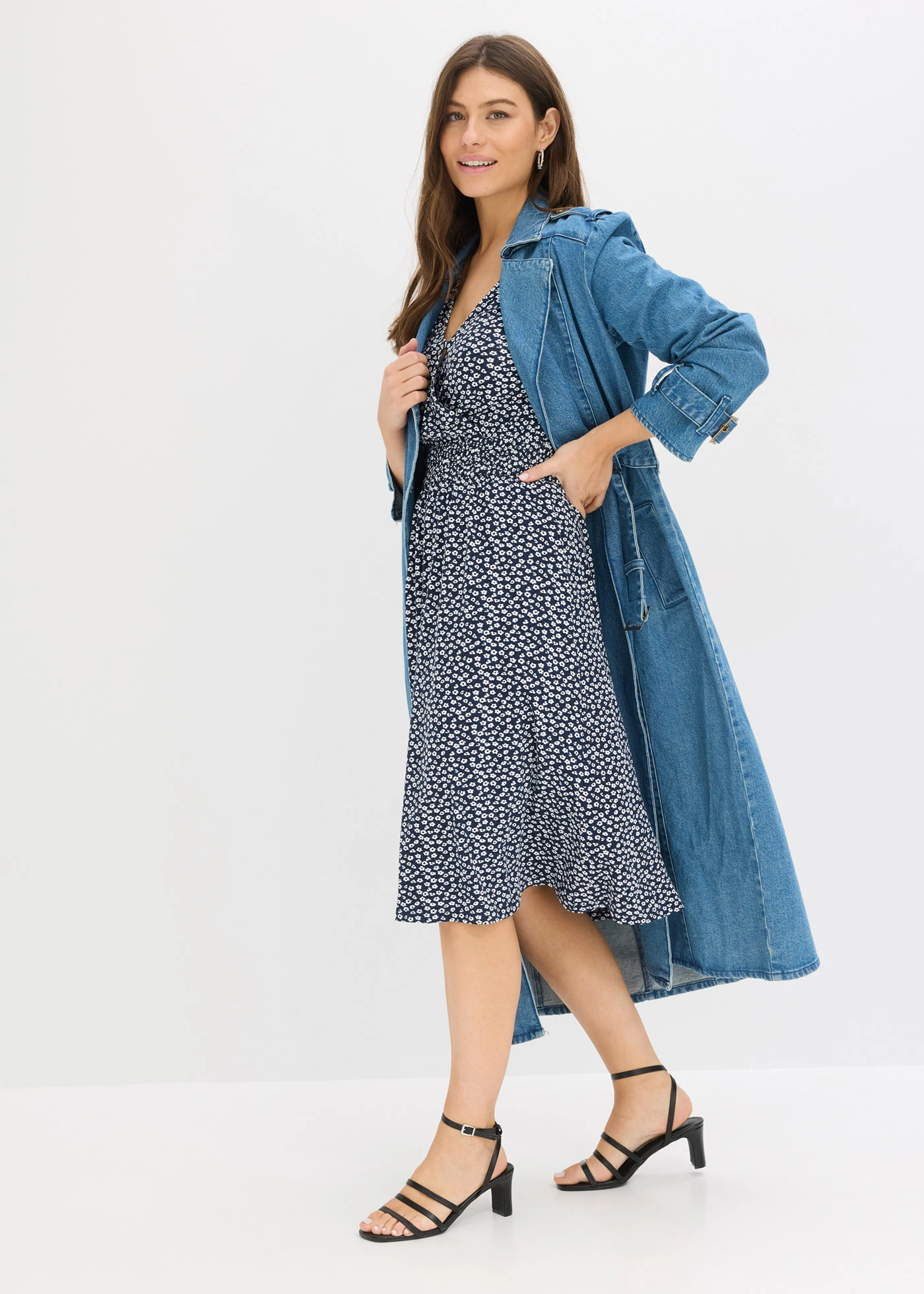 Robe en jersey viscose • bleu foncé floral • Boutique bonprix