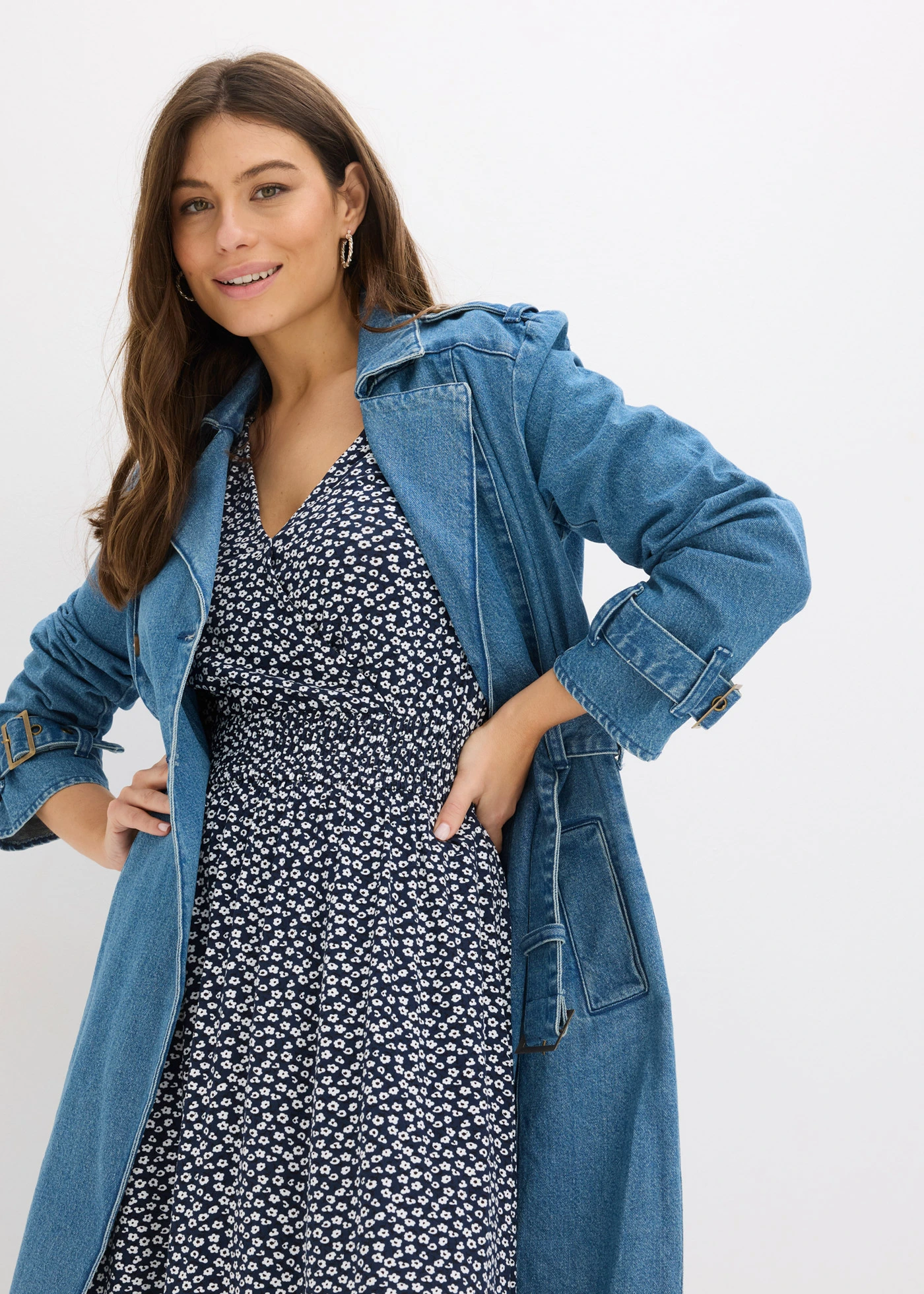 Robe en jersey viscose • bleu foncé floral • Boutique bonprix