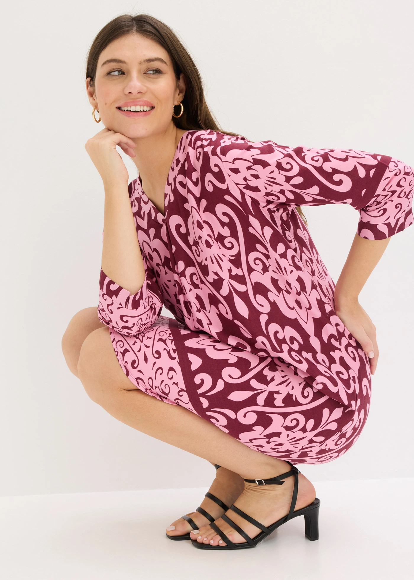 Rochie tip tunică din viscoză fluidă • roșu-arțar, cu imprimeu • magazin bonprix