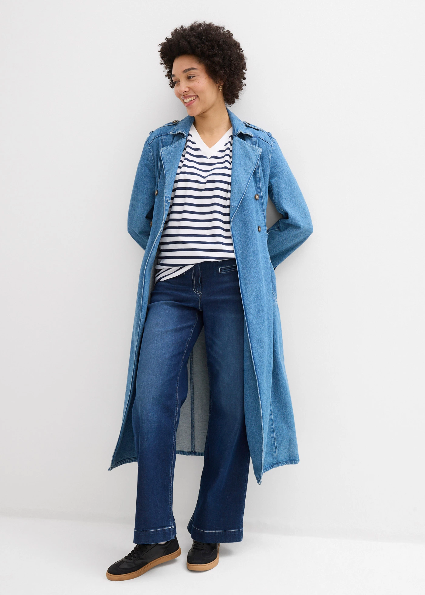 Wijd longshirt met V-hals, korte mouw  (set van 5) • wit/donkerblauw gestreept+lavarood+lichtblauw • bonprix online shop