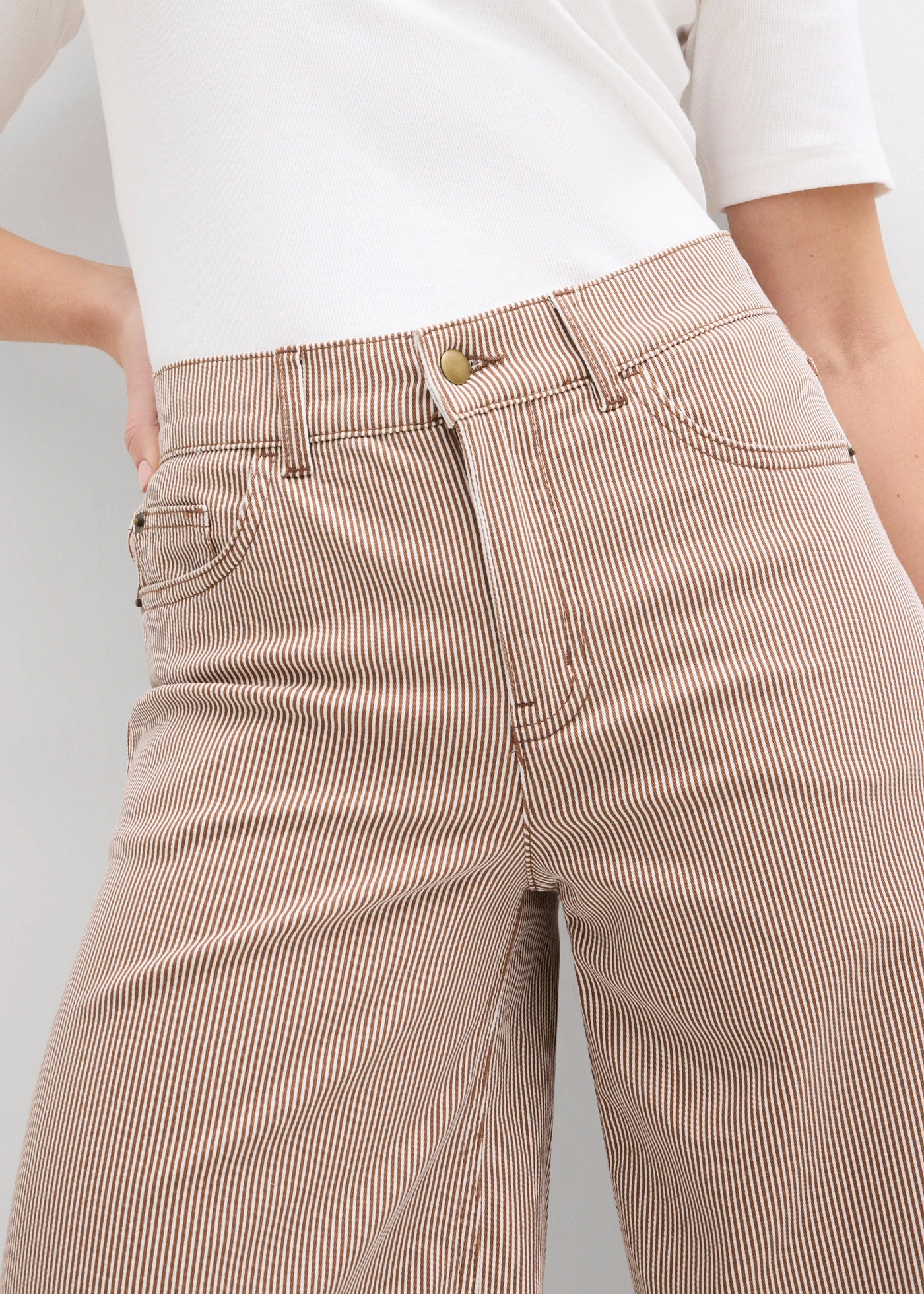 Pantaloni cu dungi și croi tip balon • maro castaniu-ecru dungat • magazin bonprix