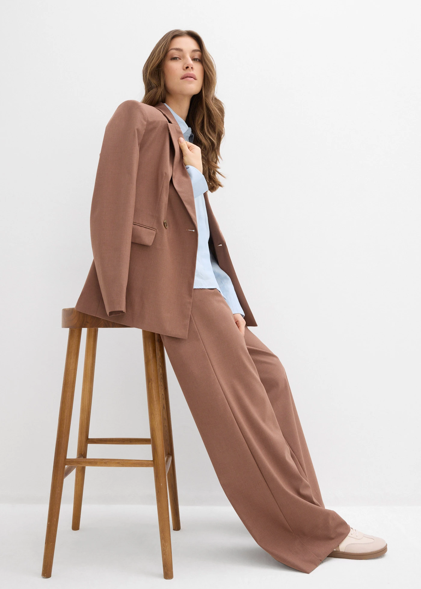 Kalhoty se sklady v pase, s pohodlným pasem • kaštanově hnědá • bonprix obchod