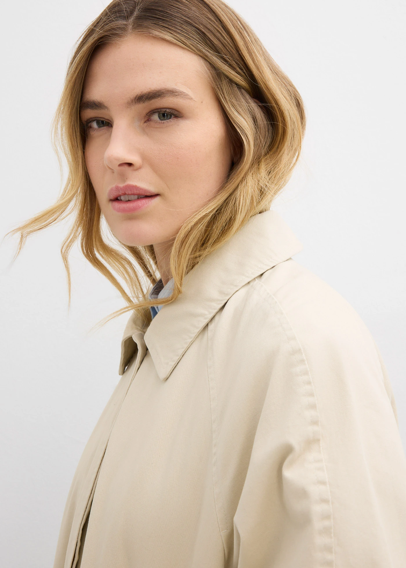 Trench à boutonnage simple • sable clair • Boutique bonprix