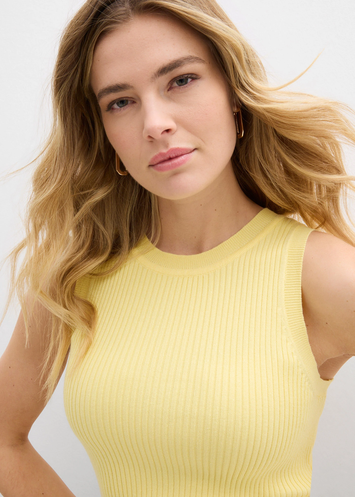 Top tricotat cu viscoză • galben deschis • magazin bonprix