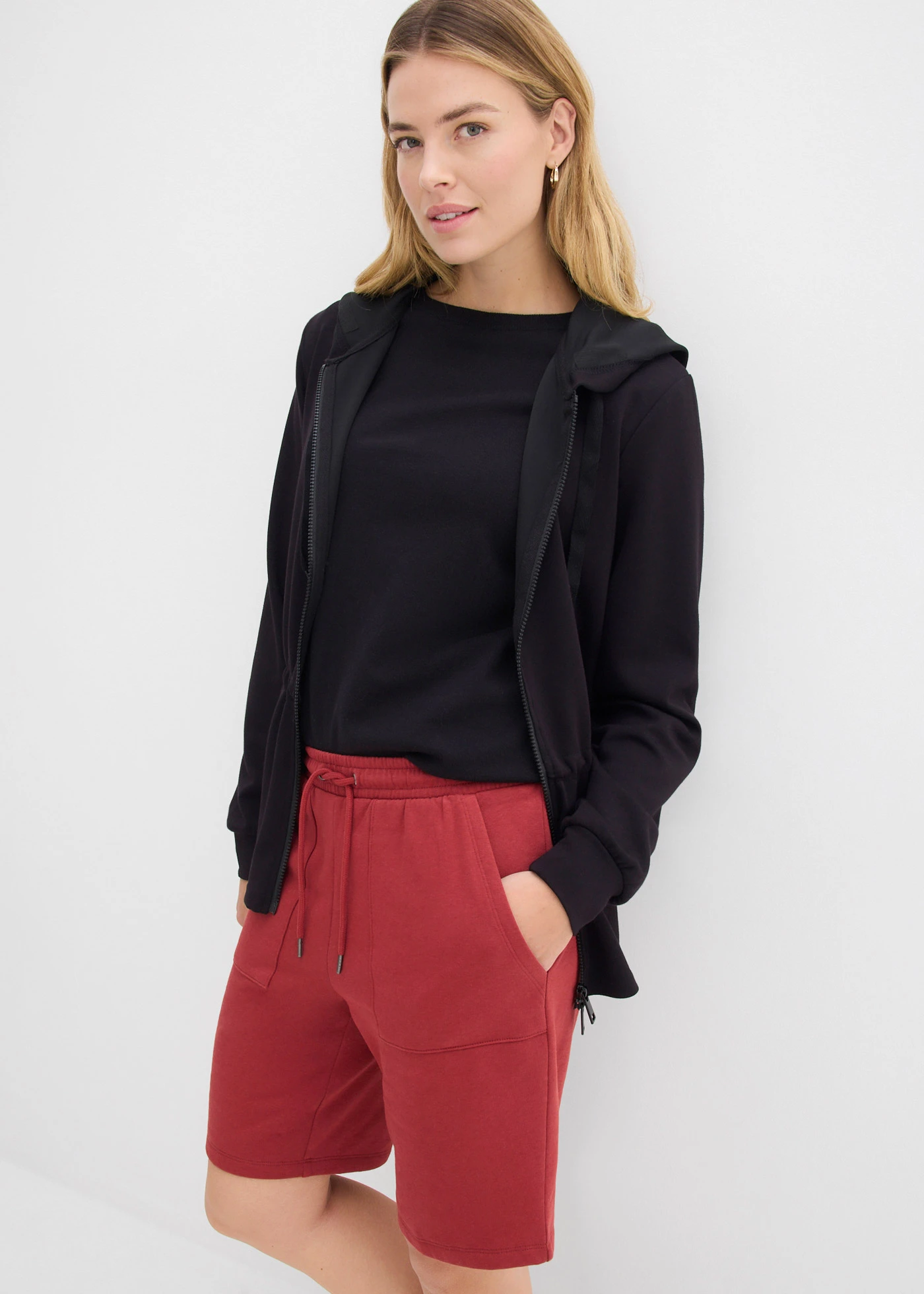 Sweat short met zakken • woestijnrood • bonprix online shop