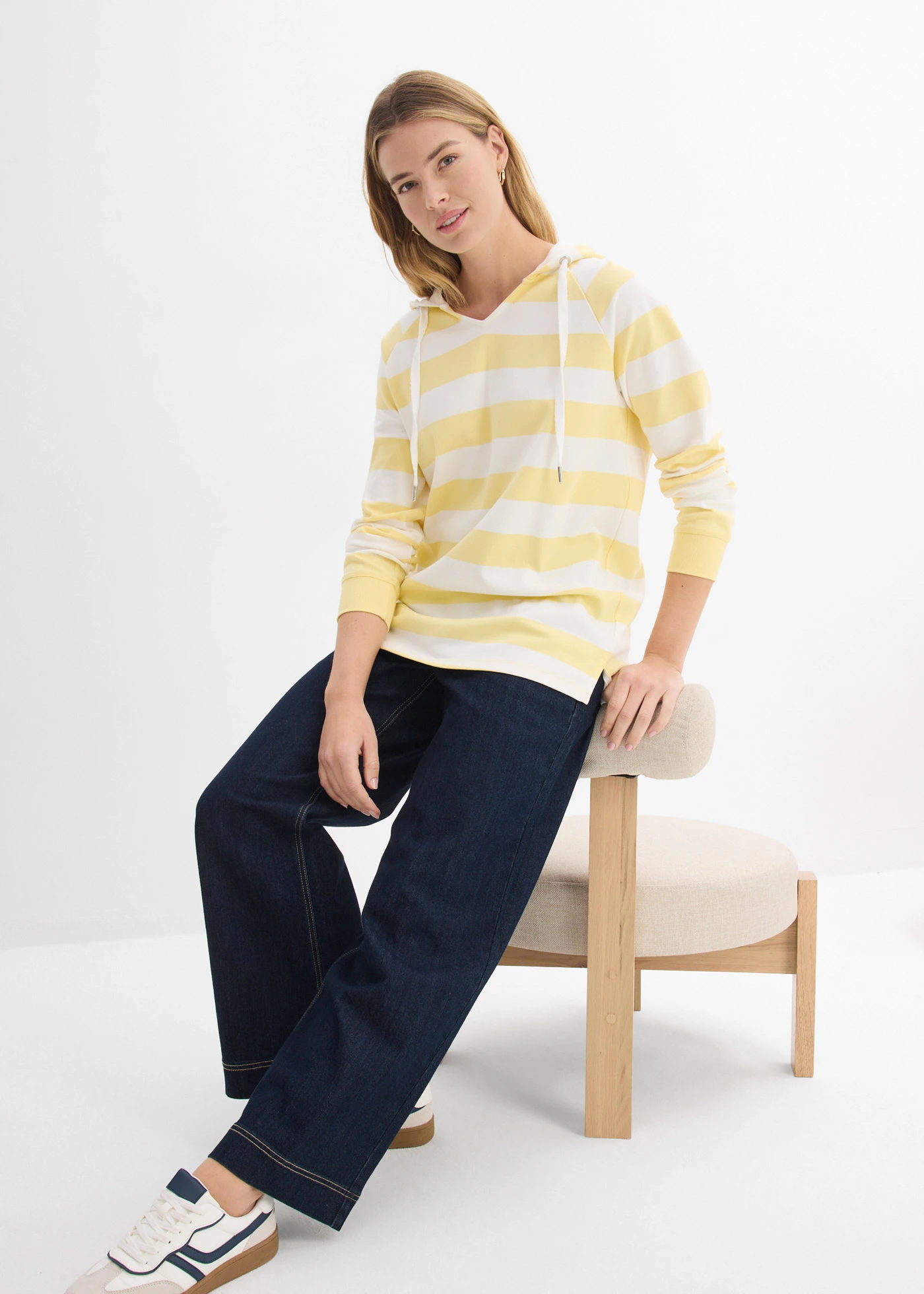 T-shirt manches longues à capuche 100% coton • jaune clair-écru rayé • Boutique bonprix