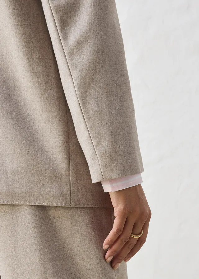 Kraagloze blazer in een zachte wolmix • lichtsand gemêleerd • product-page.page-title-suffix
