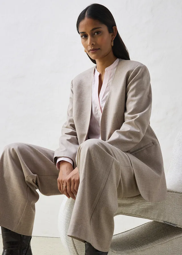 Kraagloze blazer in een zachte wolmix • lichtsand gemêleerd • product-page.page-title-suffix