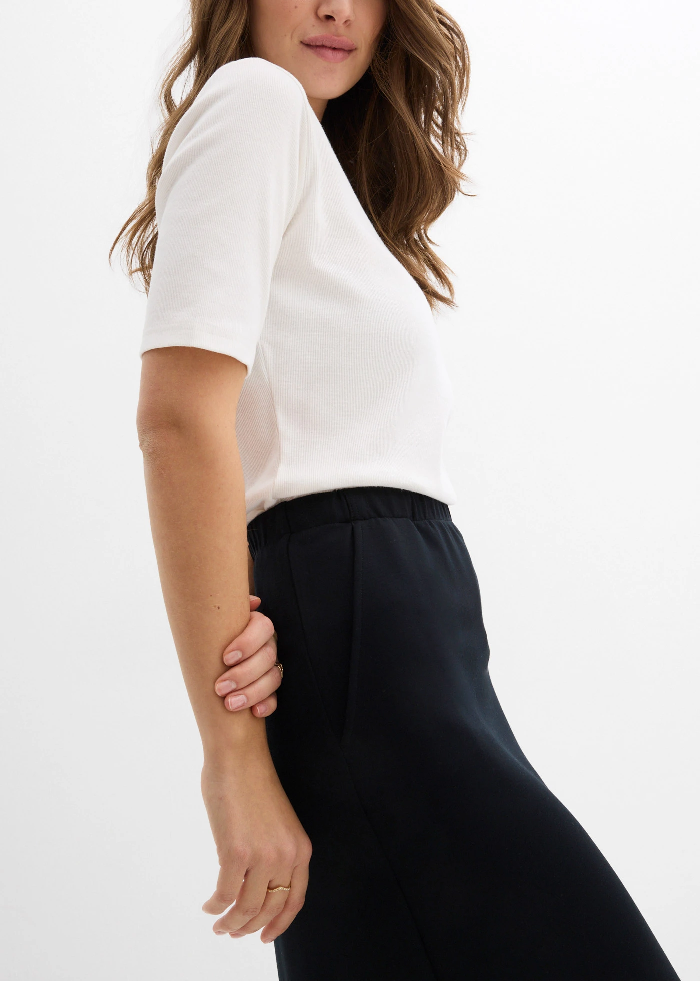 Midi szoknya puha Scuba anyagból • fekete • bonprix áruház