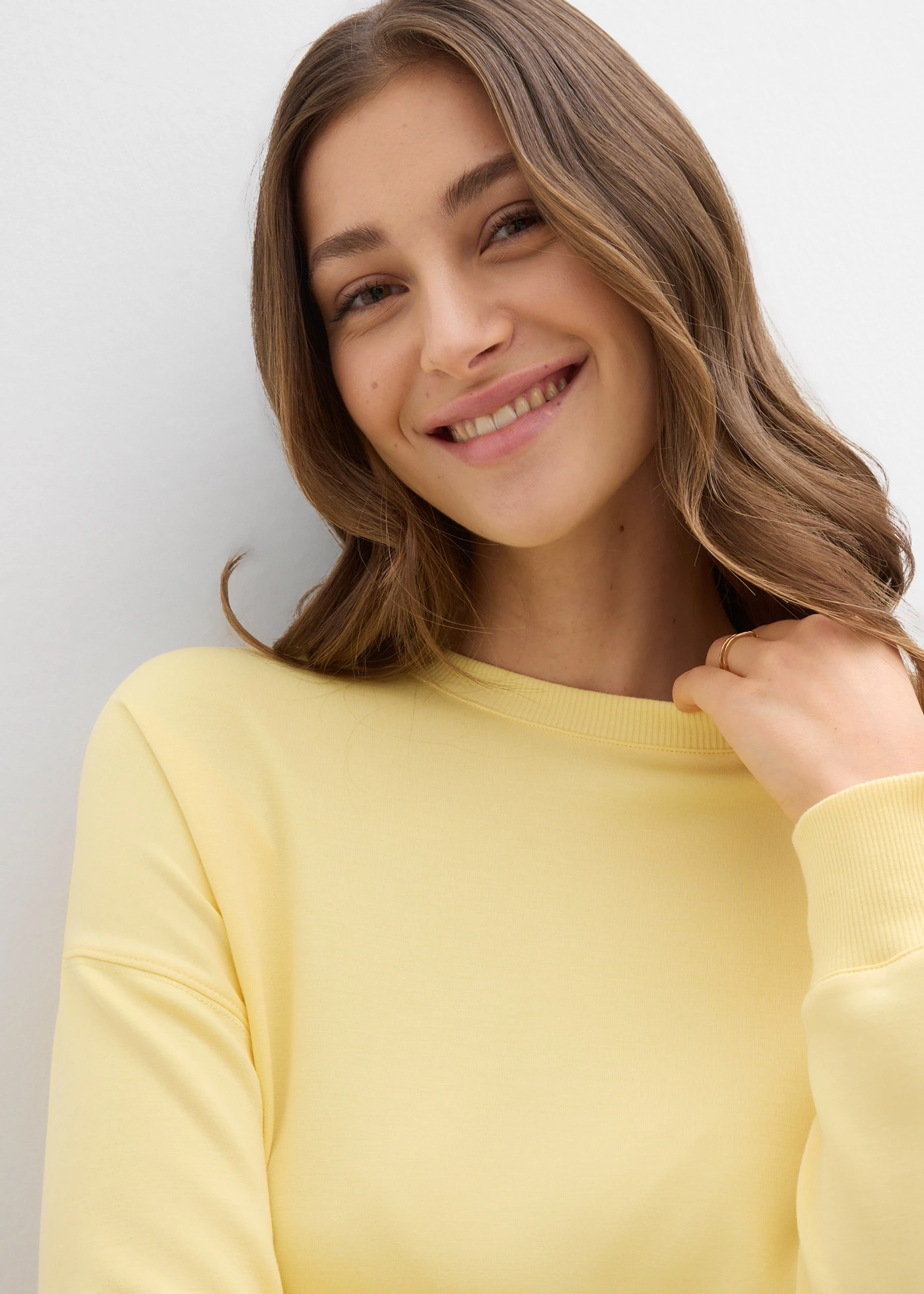 Sweat cintré en matière néoprène • jaune clair • Boutique bonprix