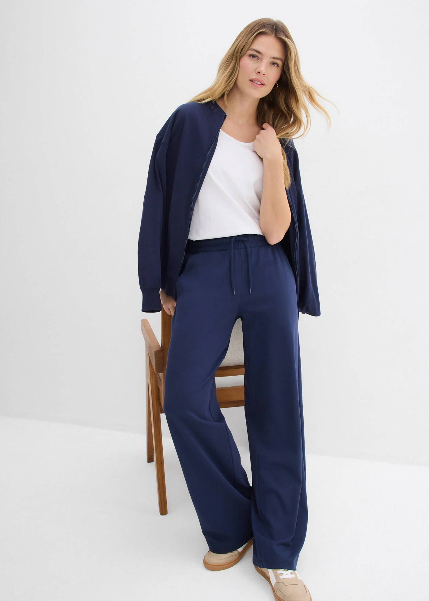 Pantaloni din jerse din material interlock • bleumarin • magazin bonprix