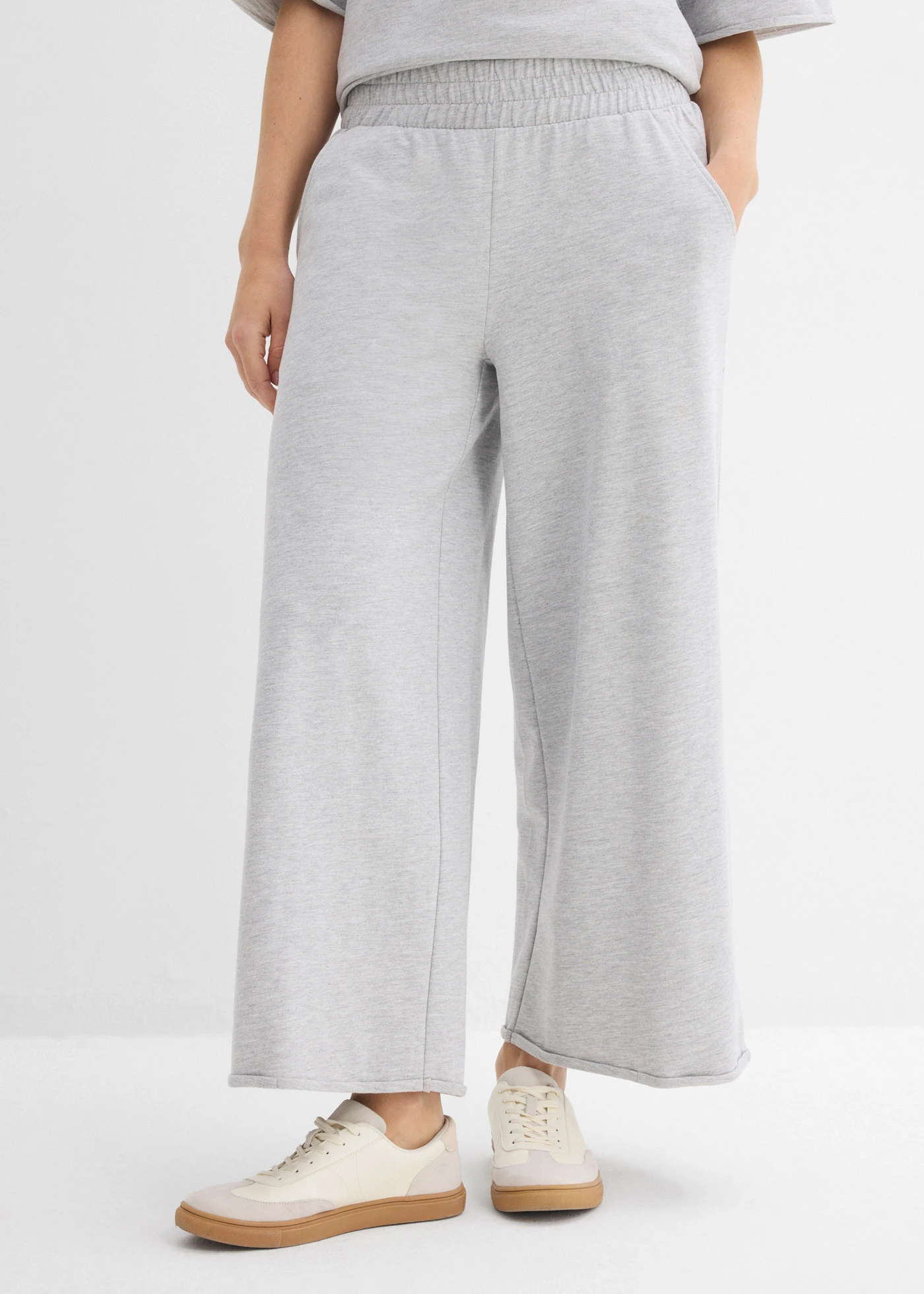 Sweatpants van biologisch katoen, 7/8 lengte • lichtgrijs gemêleerd • bonprix online shop