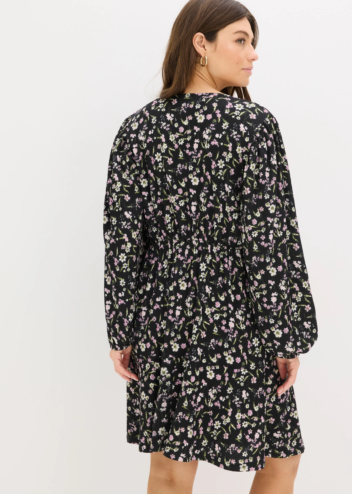 Žerzejové tunikové šaty • černá s květy • bonprix obchod