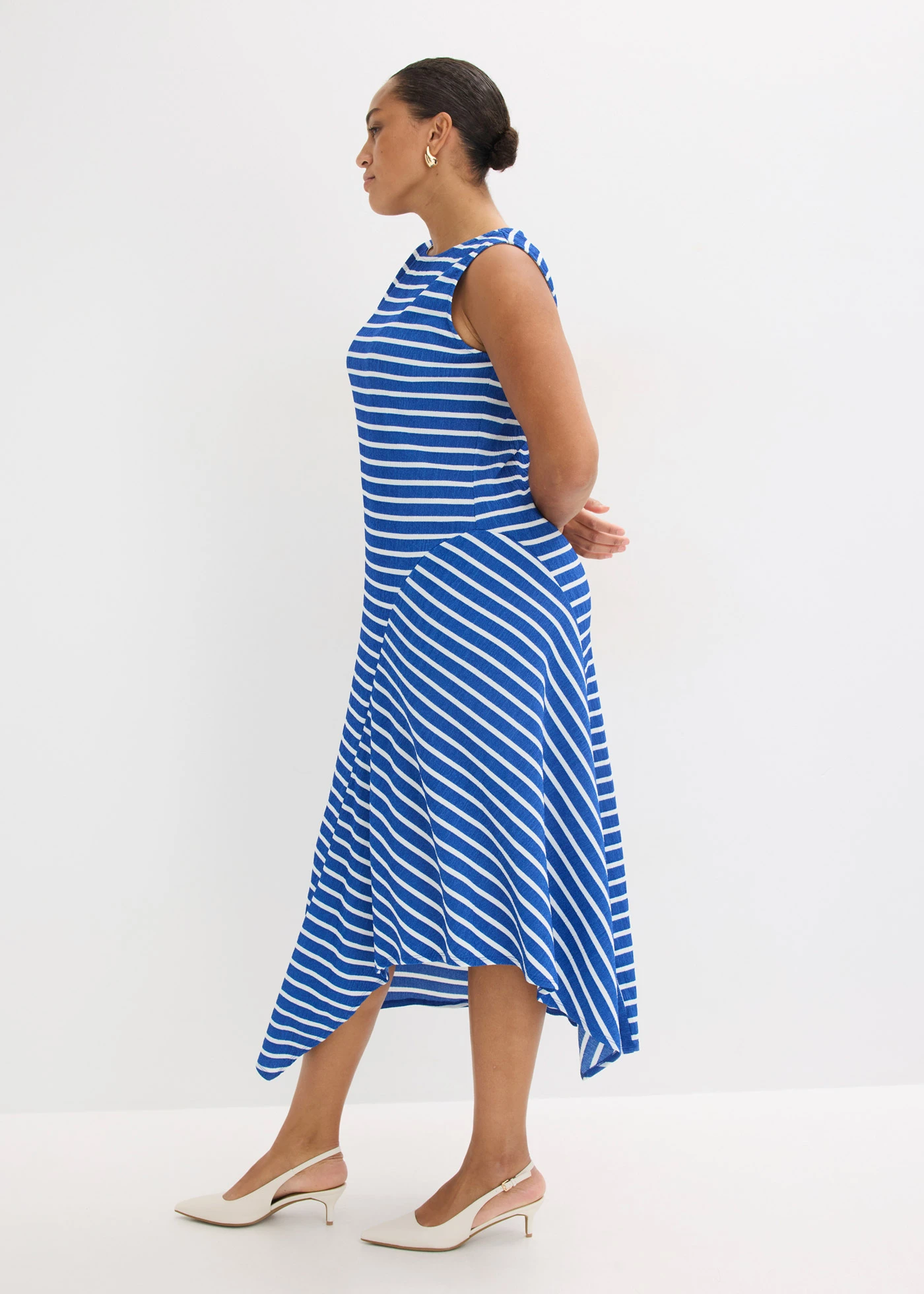 Maxi jurk met asymmetrische zoom • arctisch blauw-wit gestreept plus size • bonprix online shop
