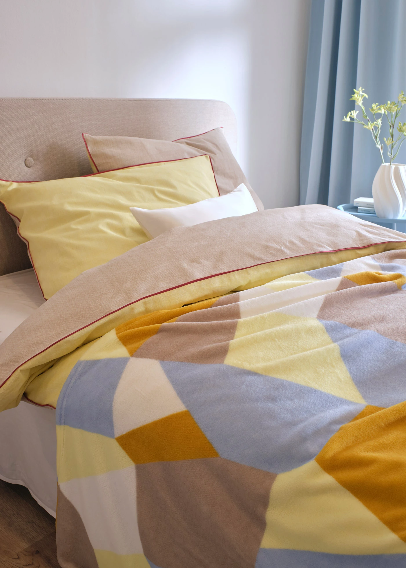 Knuffeldeken met blokstrepen • lichtblauw-taupe-lichtgeel • bonprix online shop