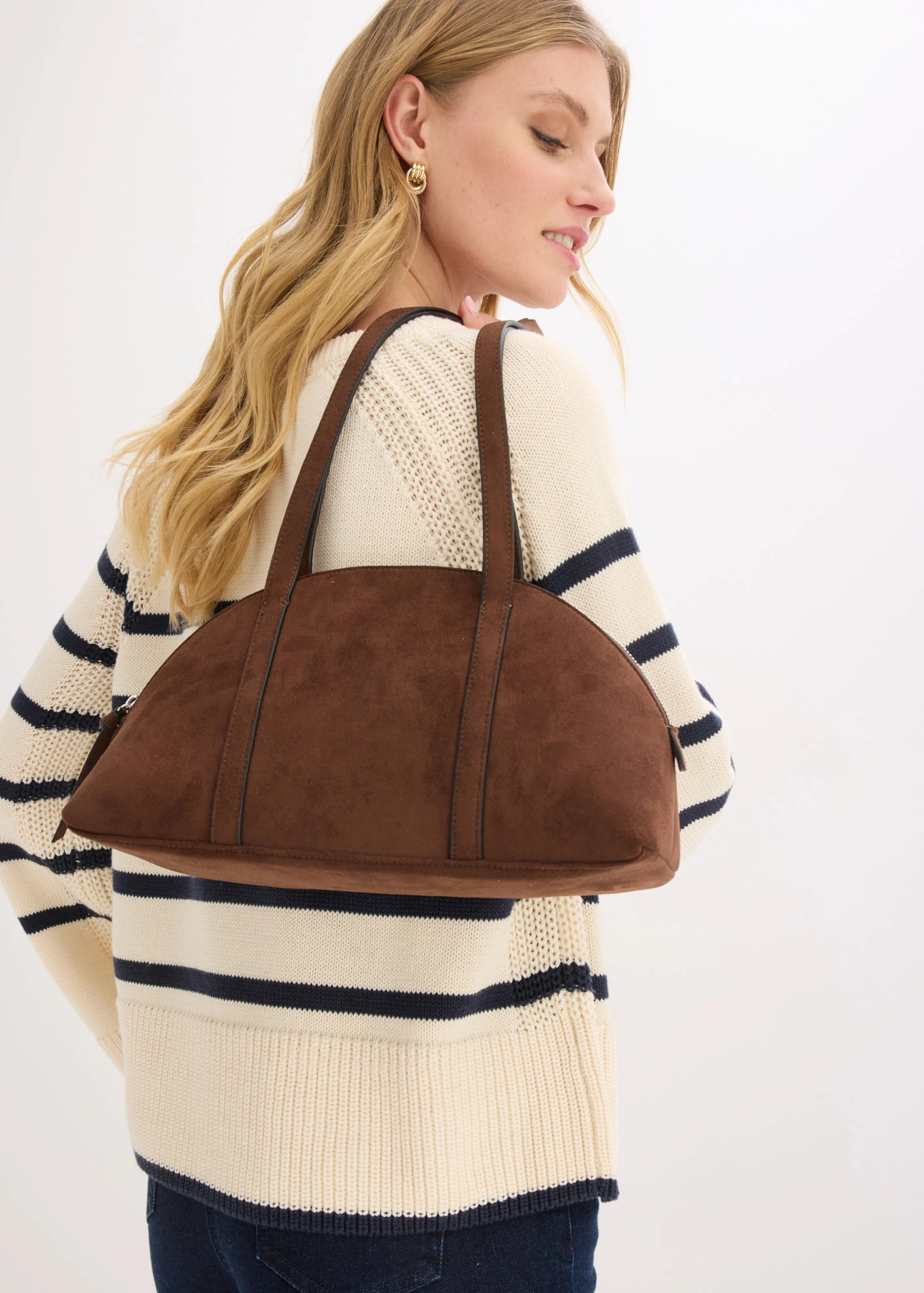 Kabelka Crossbody vo velúrovom vzhľade • kapučínová • obchod bonprix