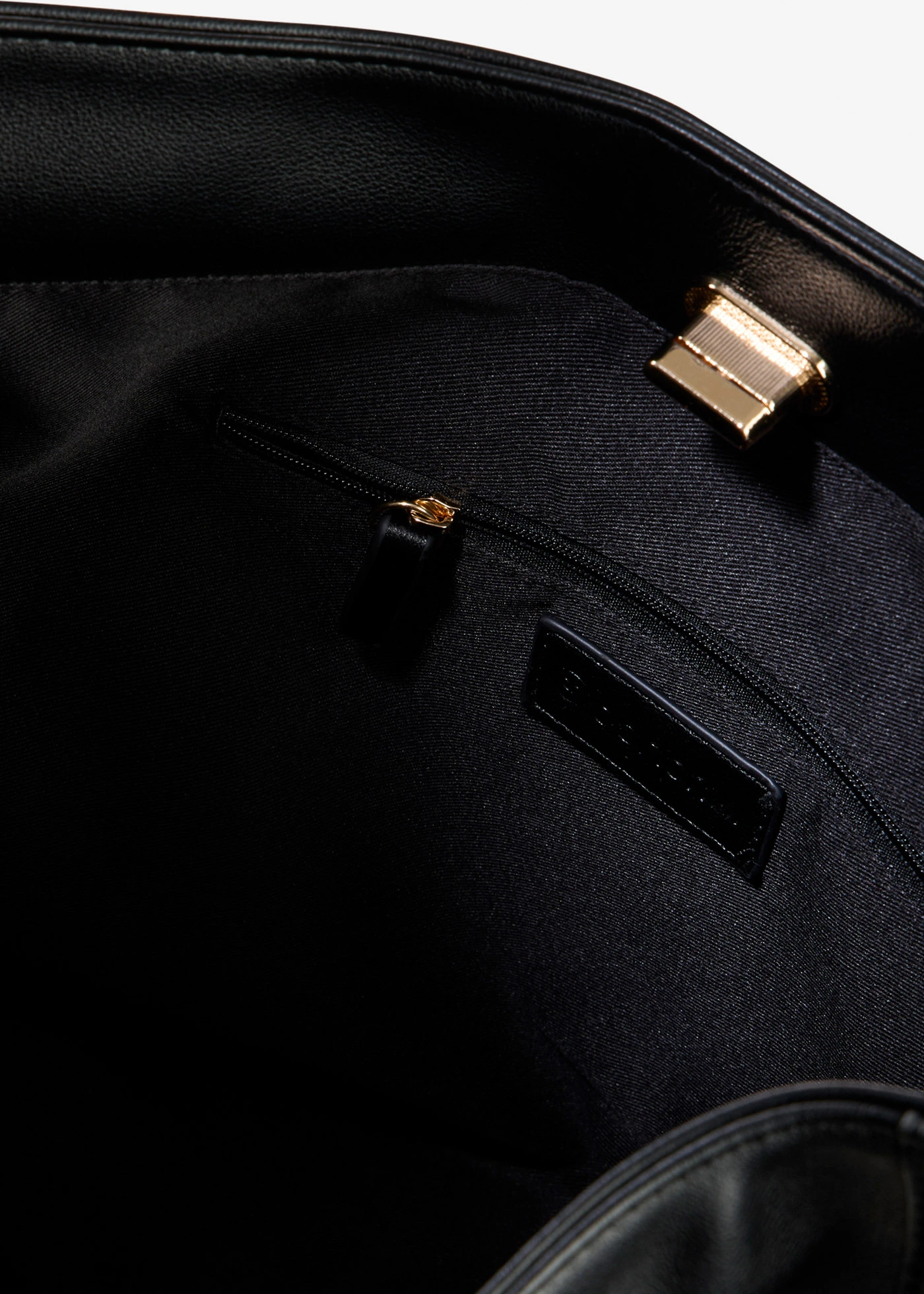 Sac à bandoulière avec détail anse • noir • Boutique bonprix