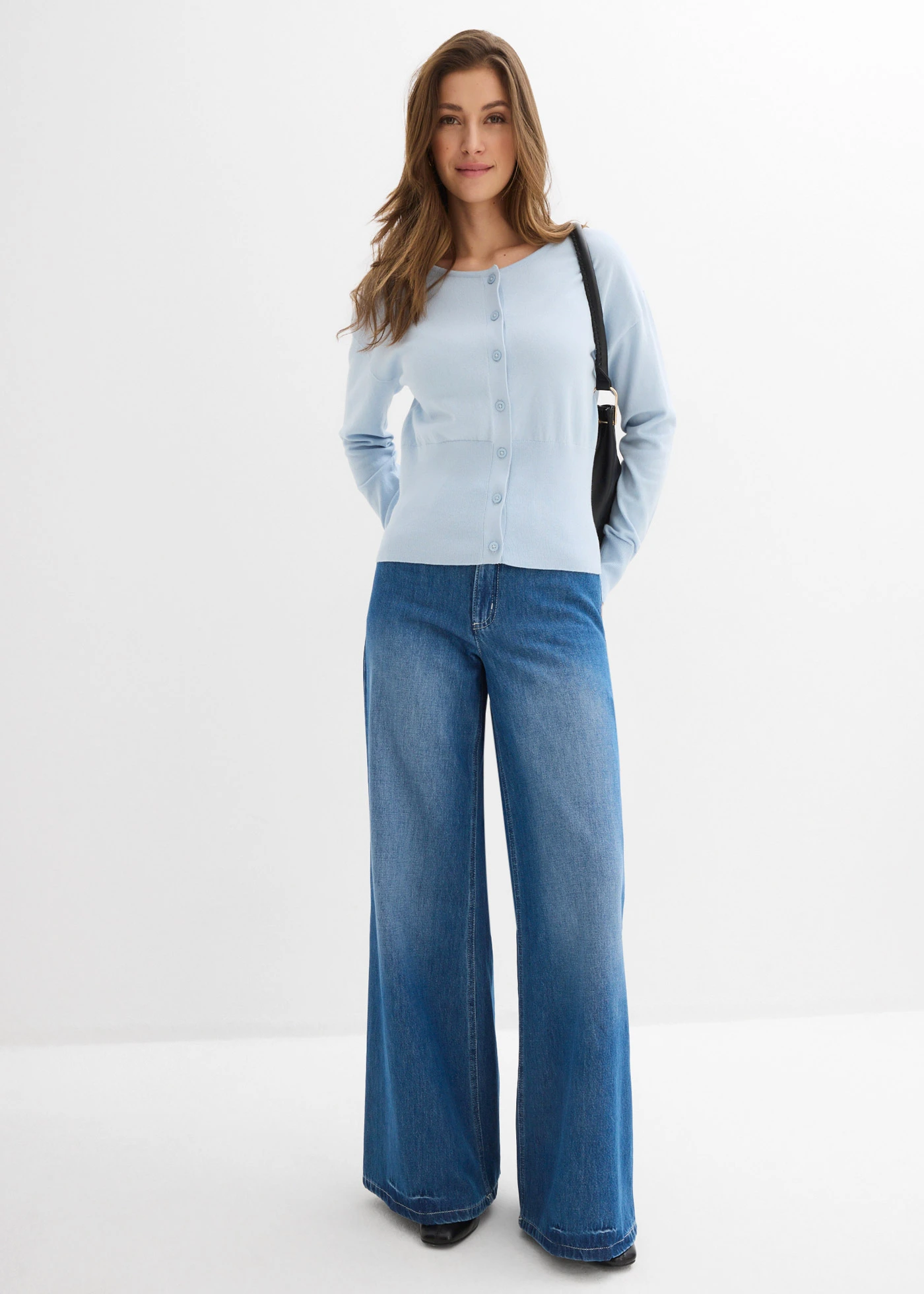 Fijn gebreid vest met ronde hals • poederblauw • bonprix online shop