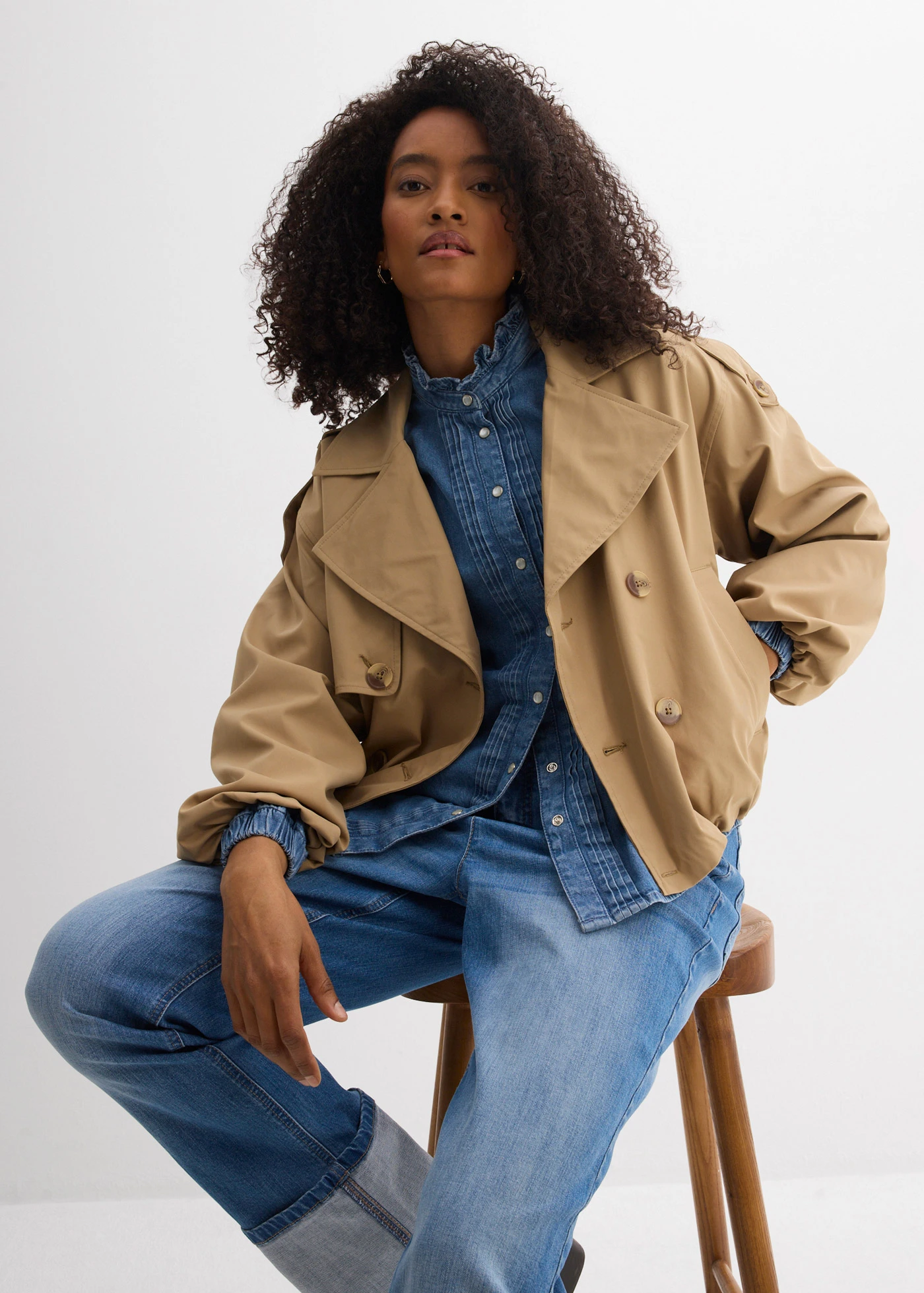 Blouse en jean à finitions volantées • bleu clair denim used • Boutique bonprix