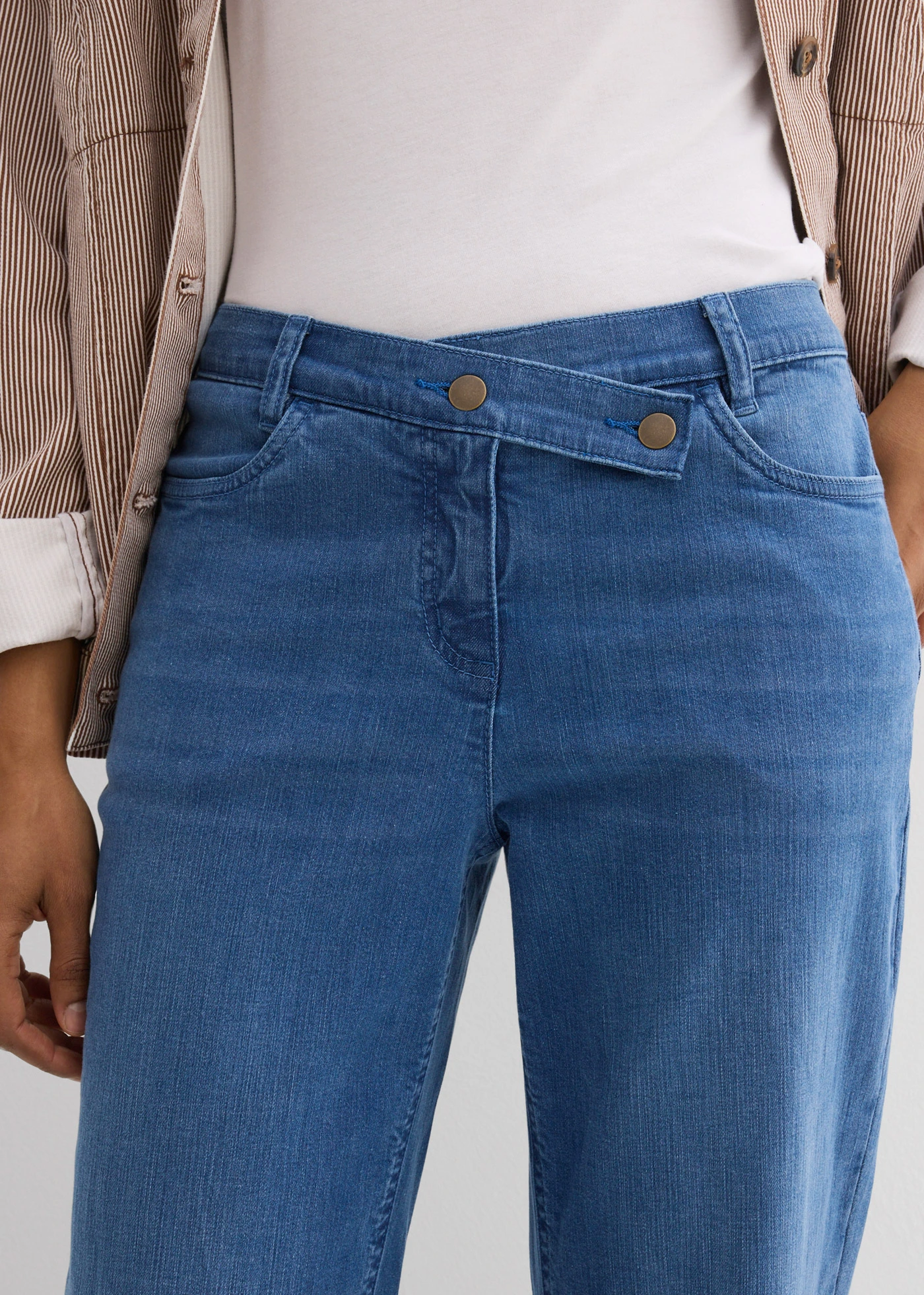 Blugi Loose Straight, Mid Waist, bumbac organic • albastru mediu denim uzat • magazin bonprix