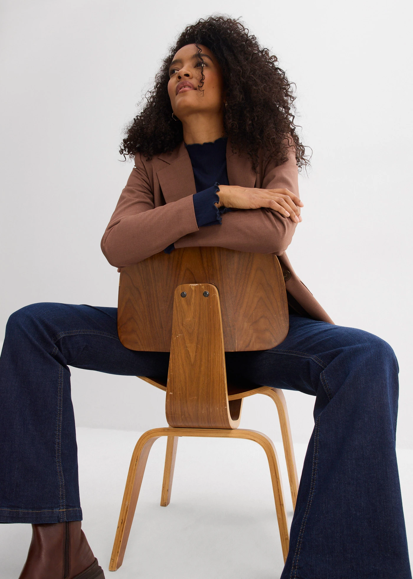 Jeansy dzwony z wysokim stanem, z bawełny organicznej • granatowy denim used • sklep bonprix