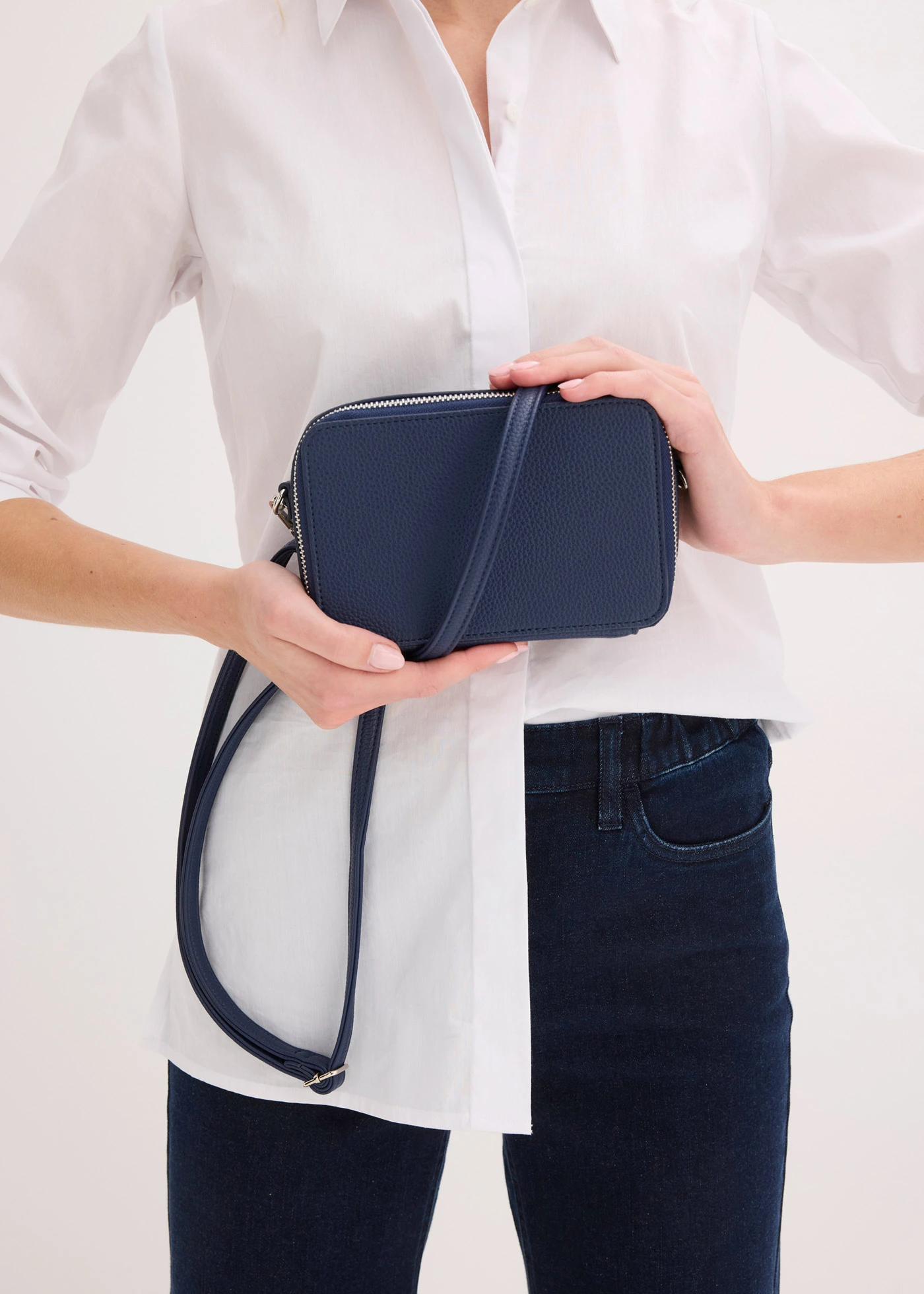 Geantă mini cu baretă de umăr detașabilă • bleumarin • magazin bonprix