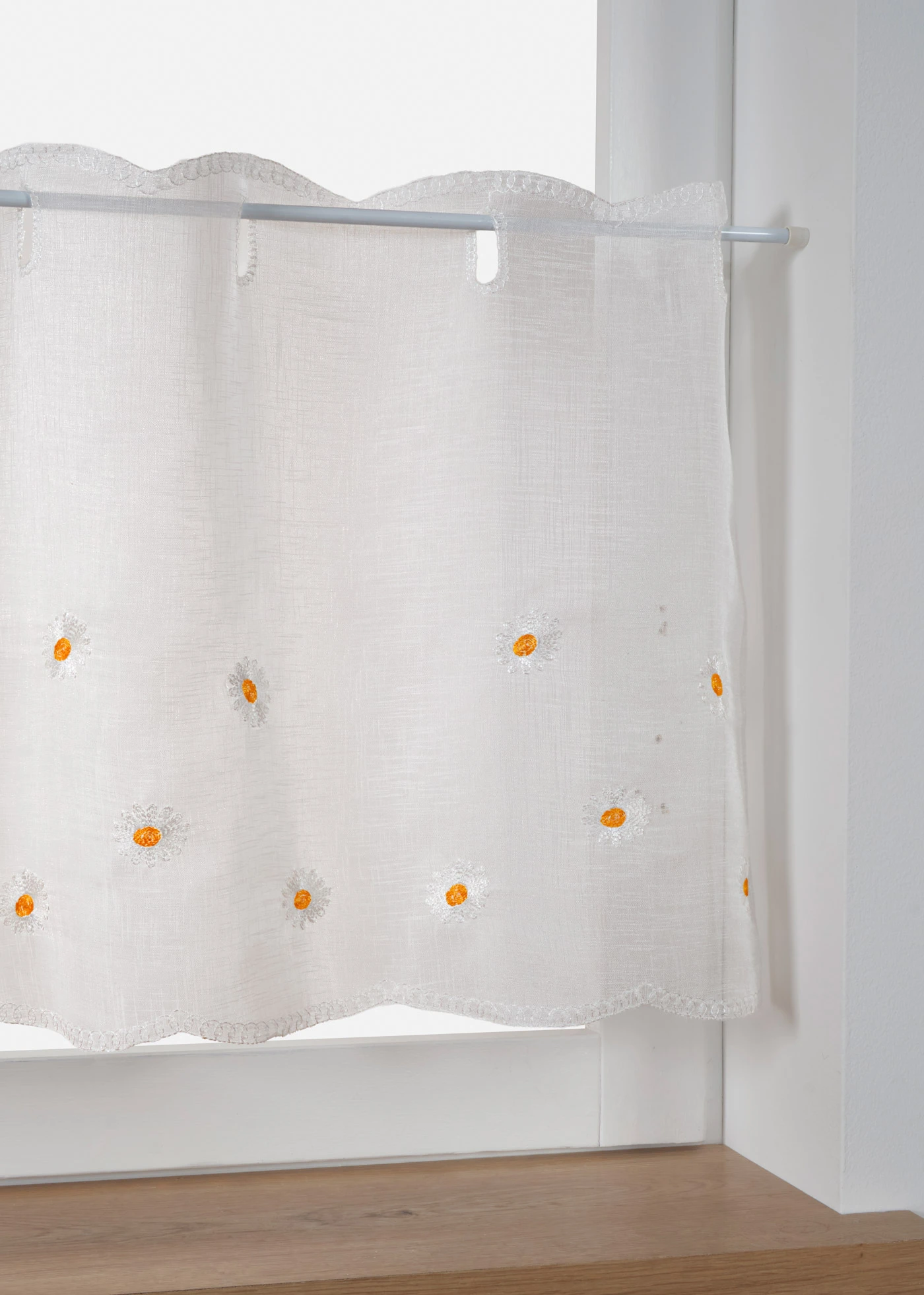 Brise-bise à broderie florale • blanc-sable • Boutique bonprix