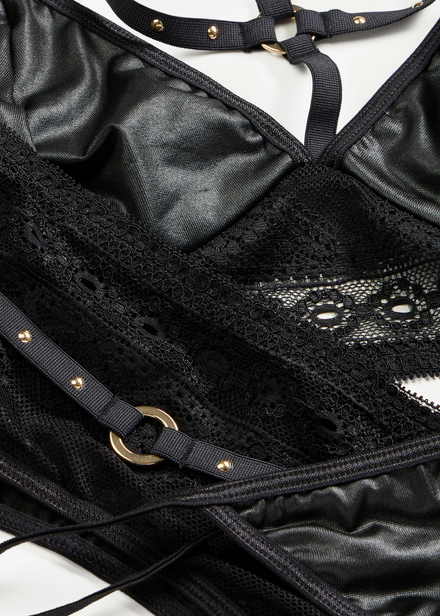 Bralette, string, jarretels in wetlook (3-dlg. set) • zwart • bonprix online shop