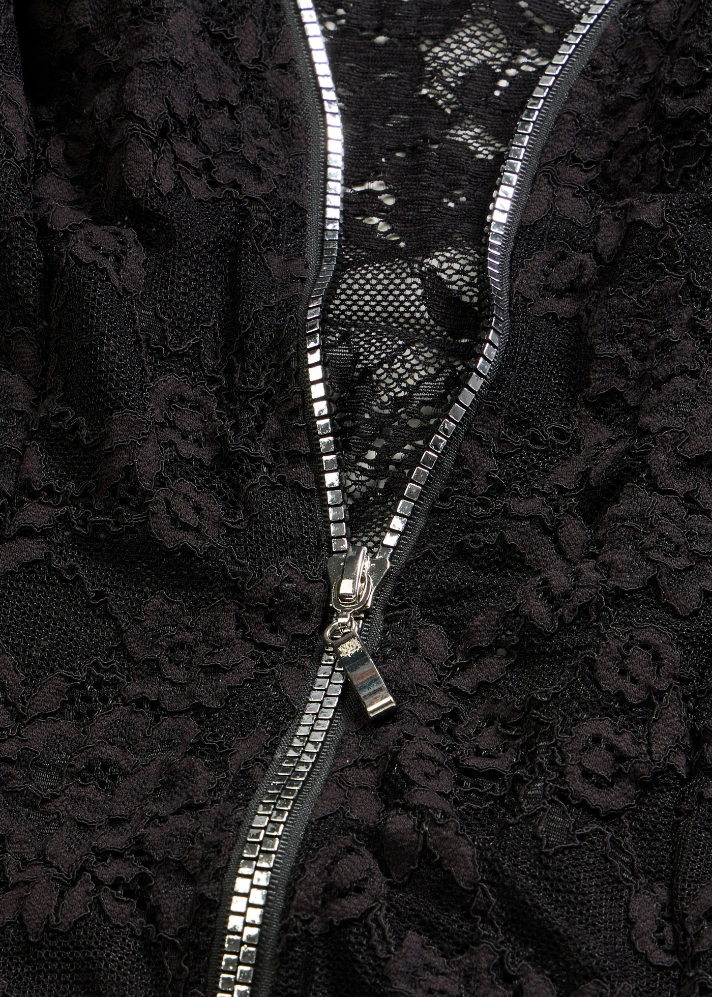 Body se zapínáním na zip • černá • bonprix obchod