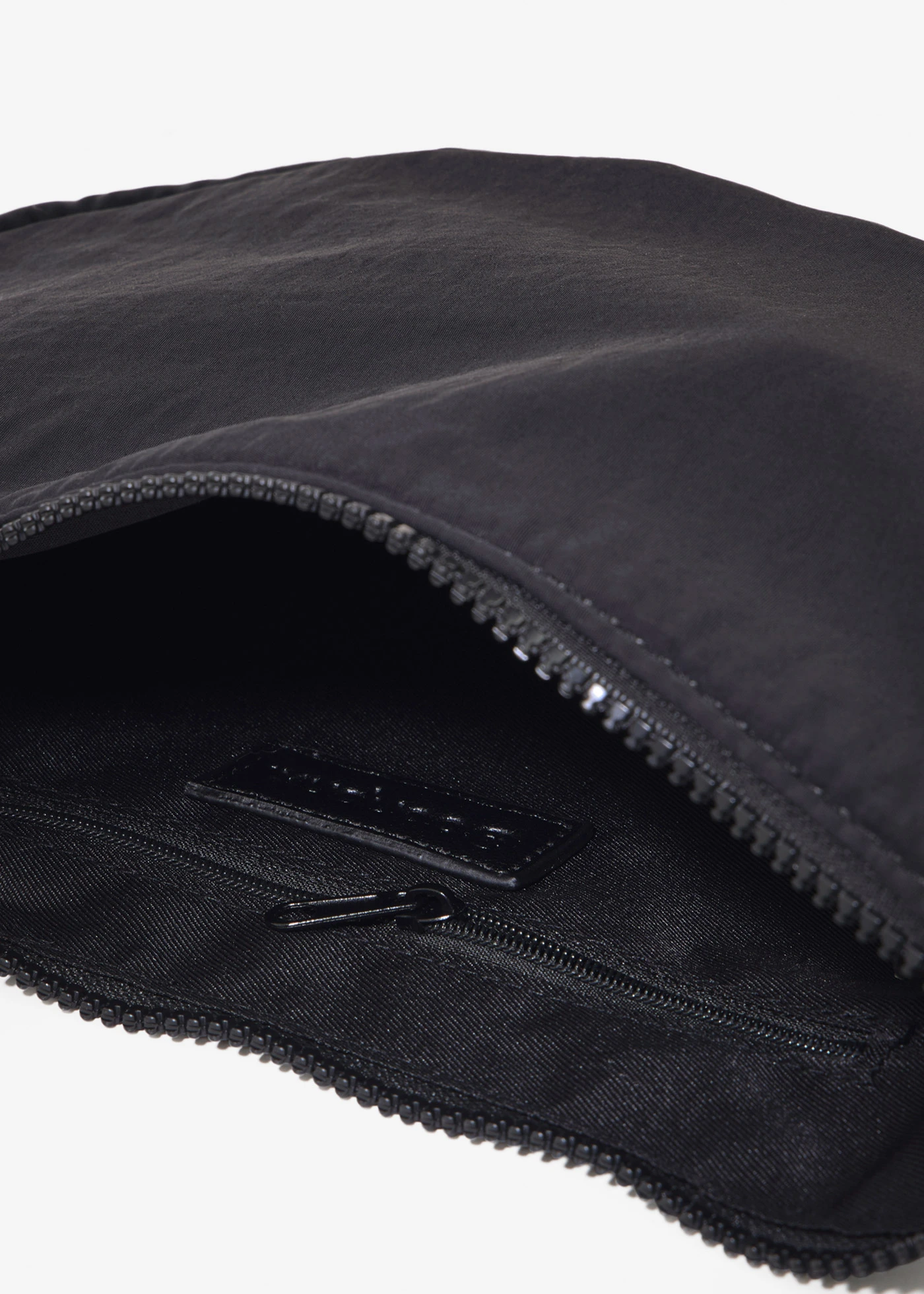 Kabelka Crossbody, mierne podšívaná • čierna • obchod bonprix