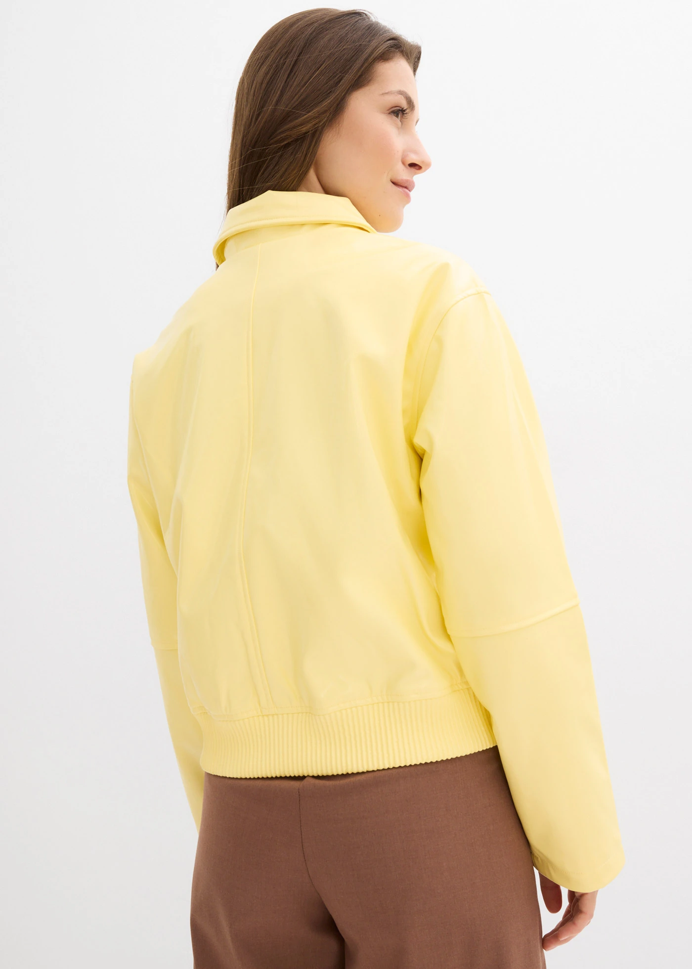 Korte jas van imitatieleer • lichtgeel • bonprix online shop