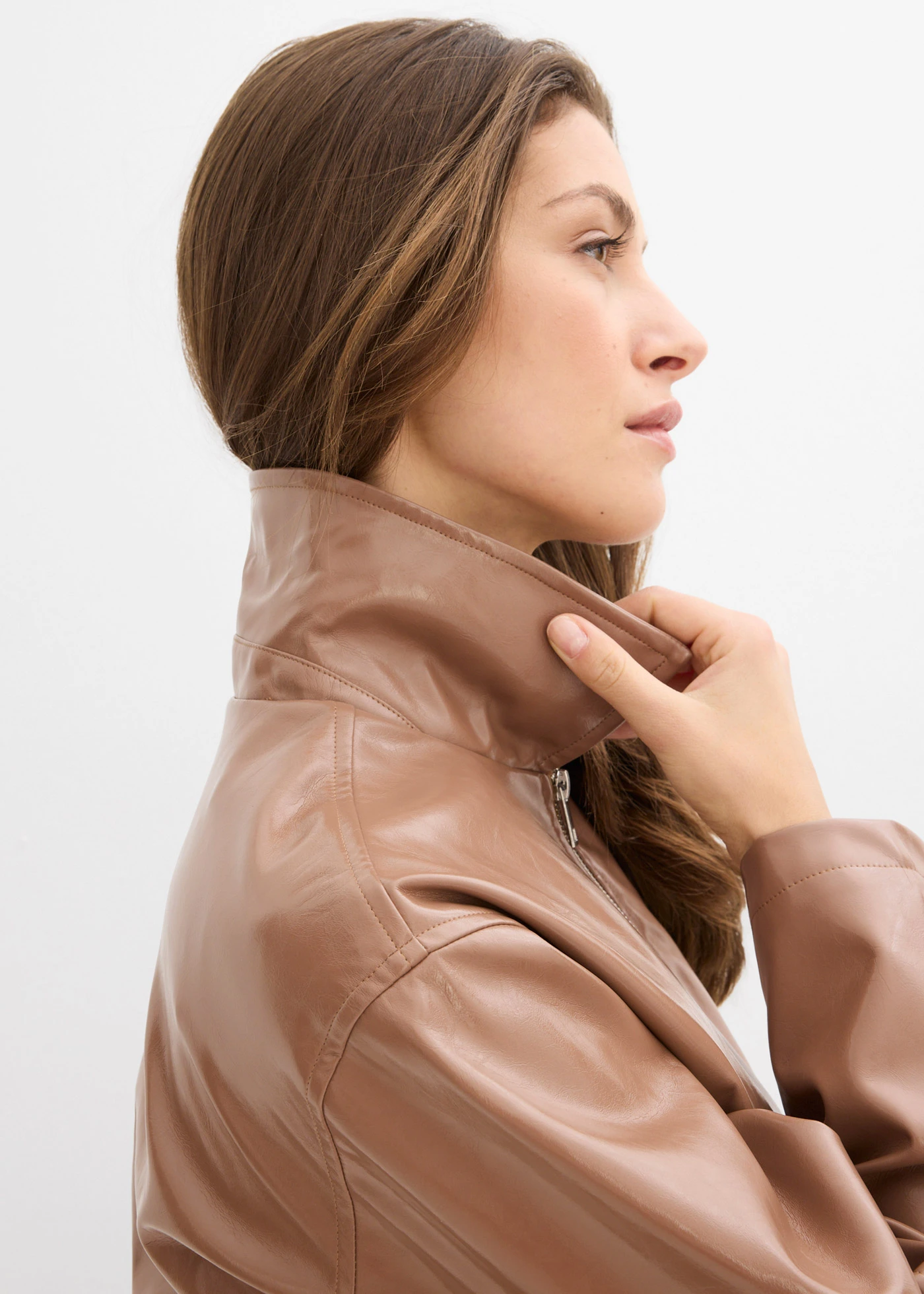 Krátka koženková bunda • gaštanovo hnedá • obchod bonprix