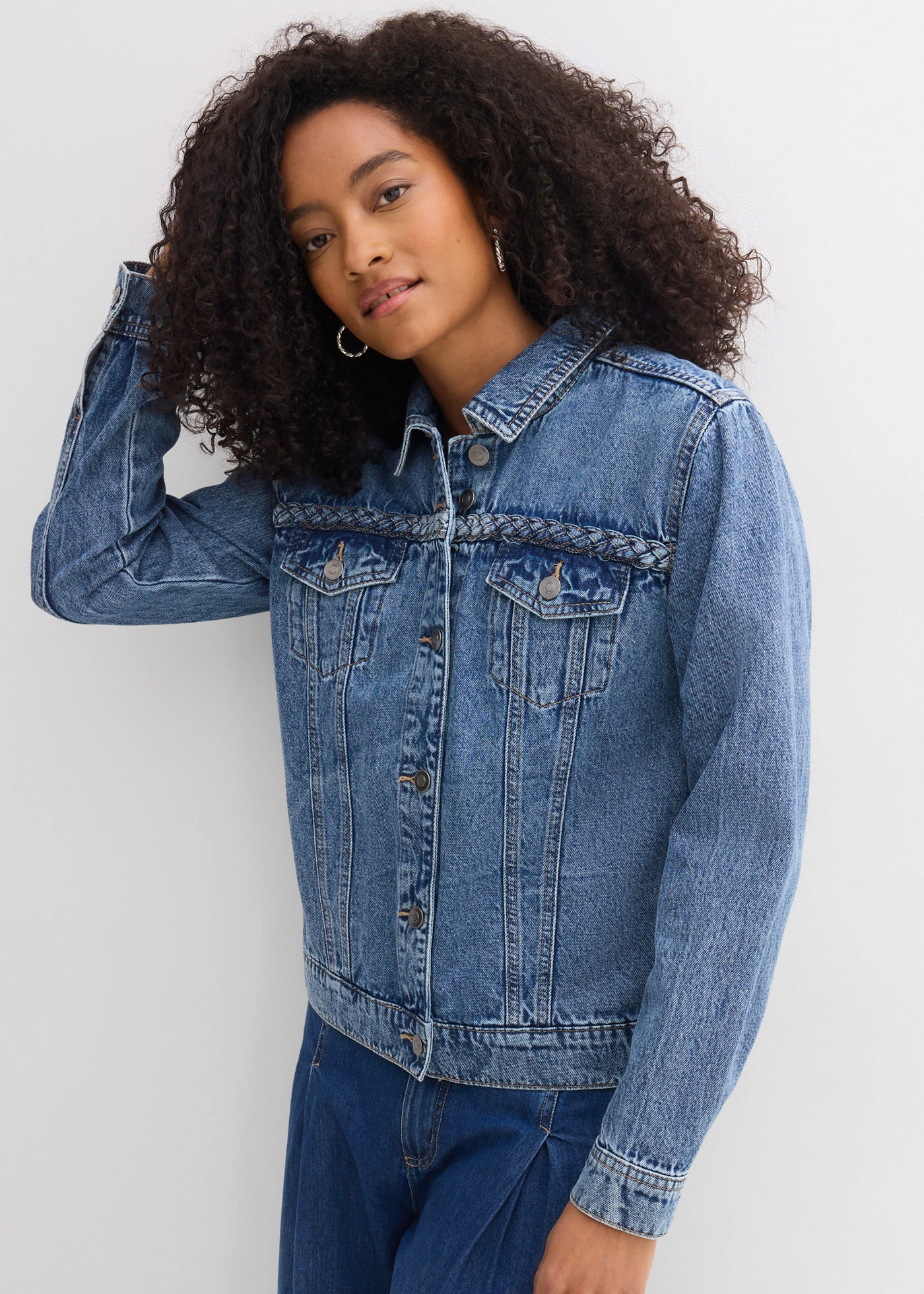 Farmerdzseki fonott részlettel • világoskék denim, használt hatású • bonprix áruház