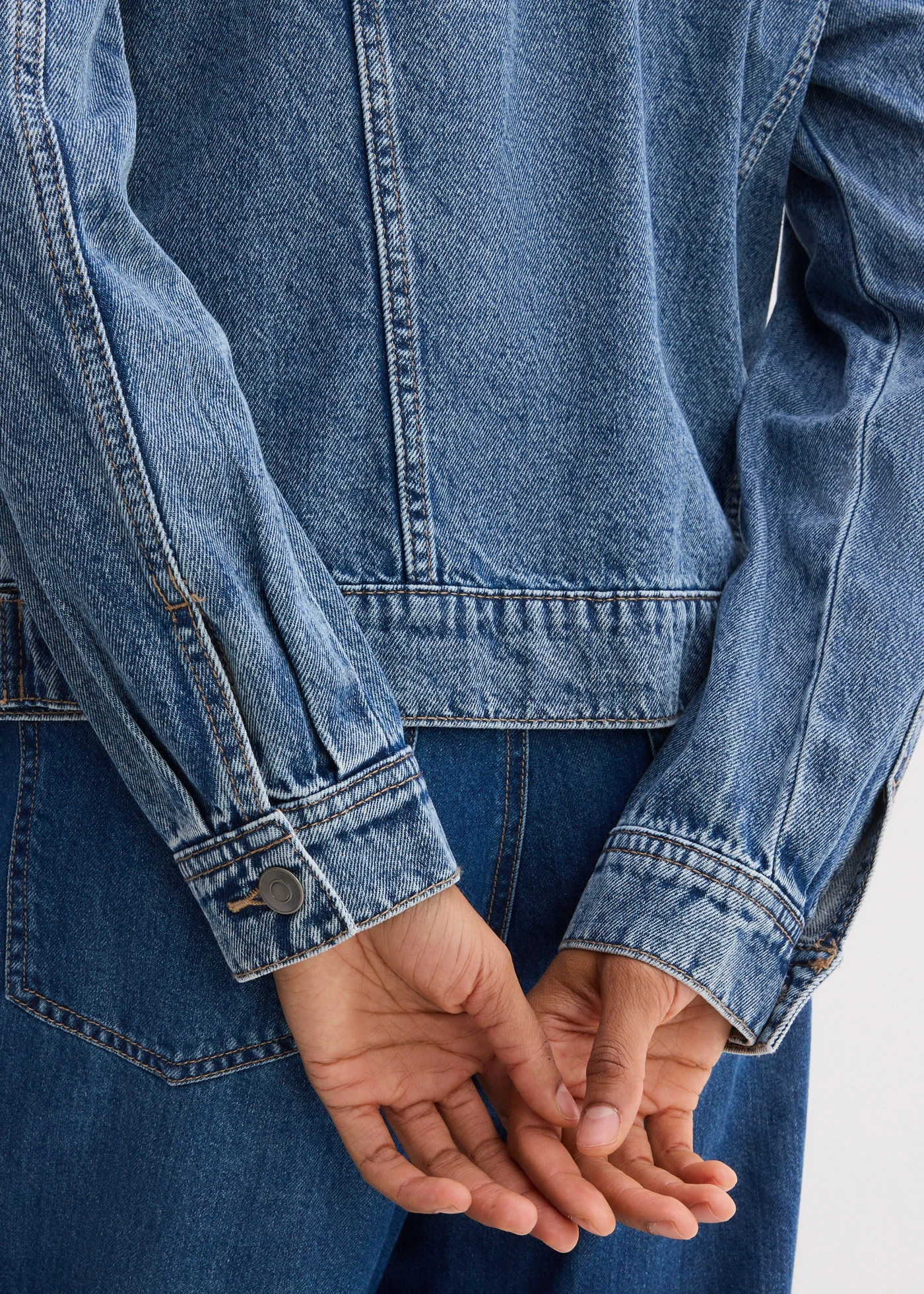 Farmerdzseki fonott részlettel • világoskék denim, használt hatású • bonprix áruház