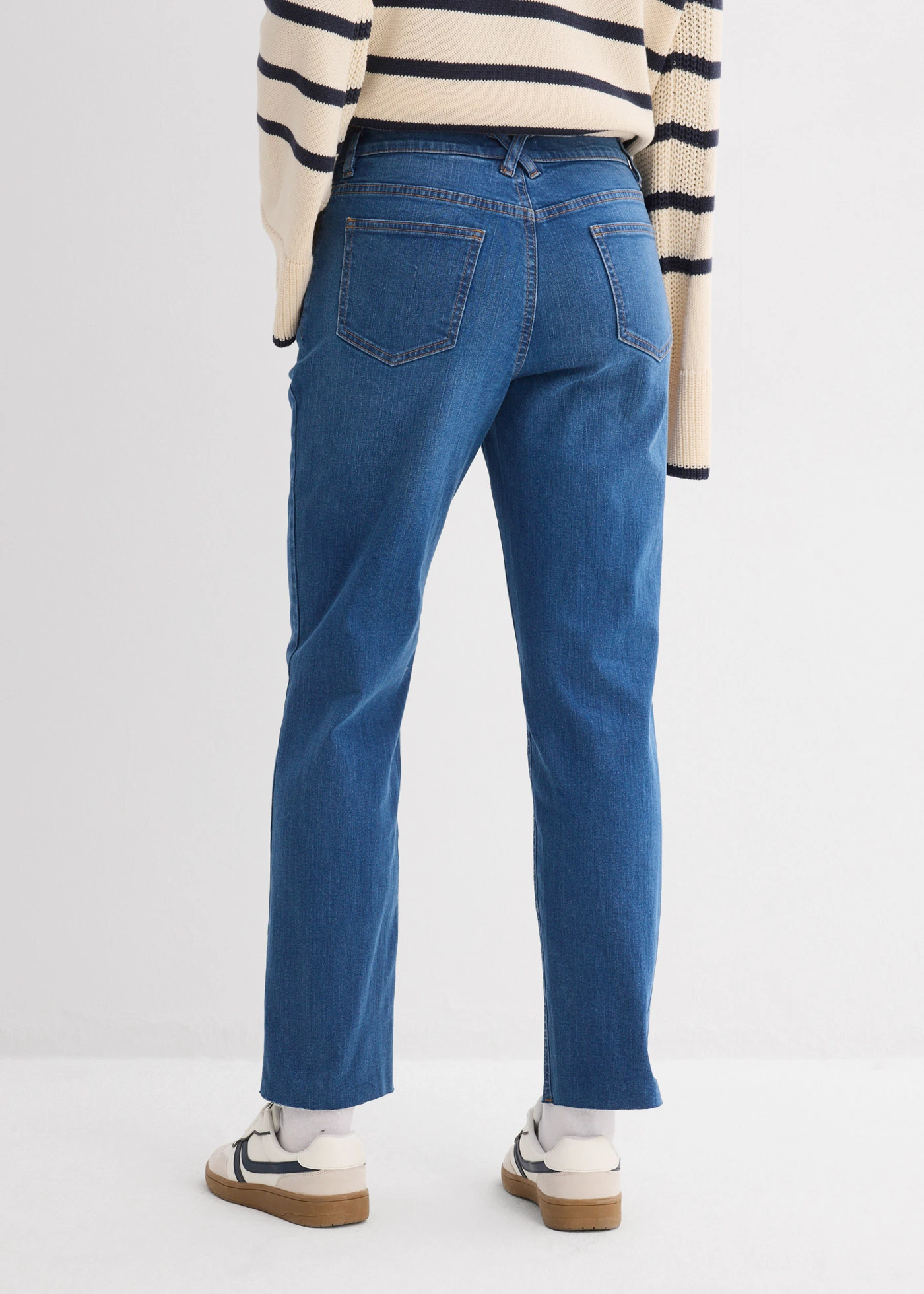 Straight jeans, mid waist, biologisch katoen cropped • blauw denim used • bonprix online shop