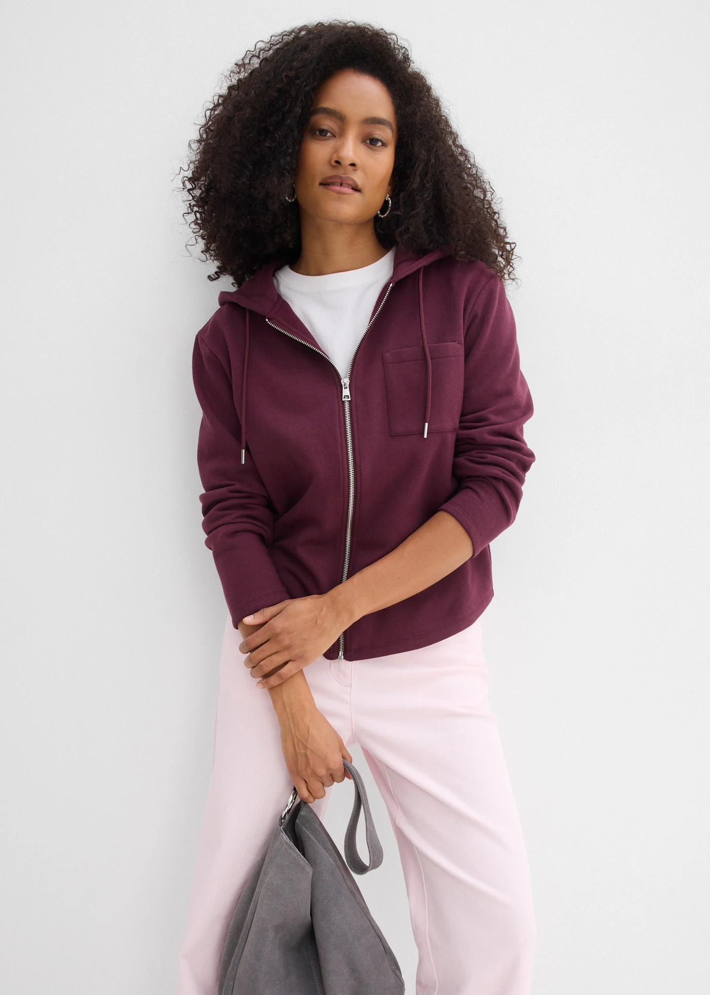 Bluza rozpinana z kapturem, z poliestrem z recyklingu • czerwony winny • sklep bonprix