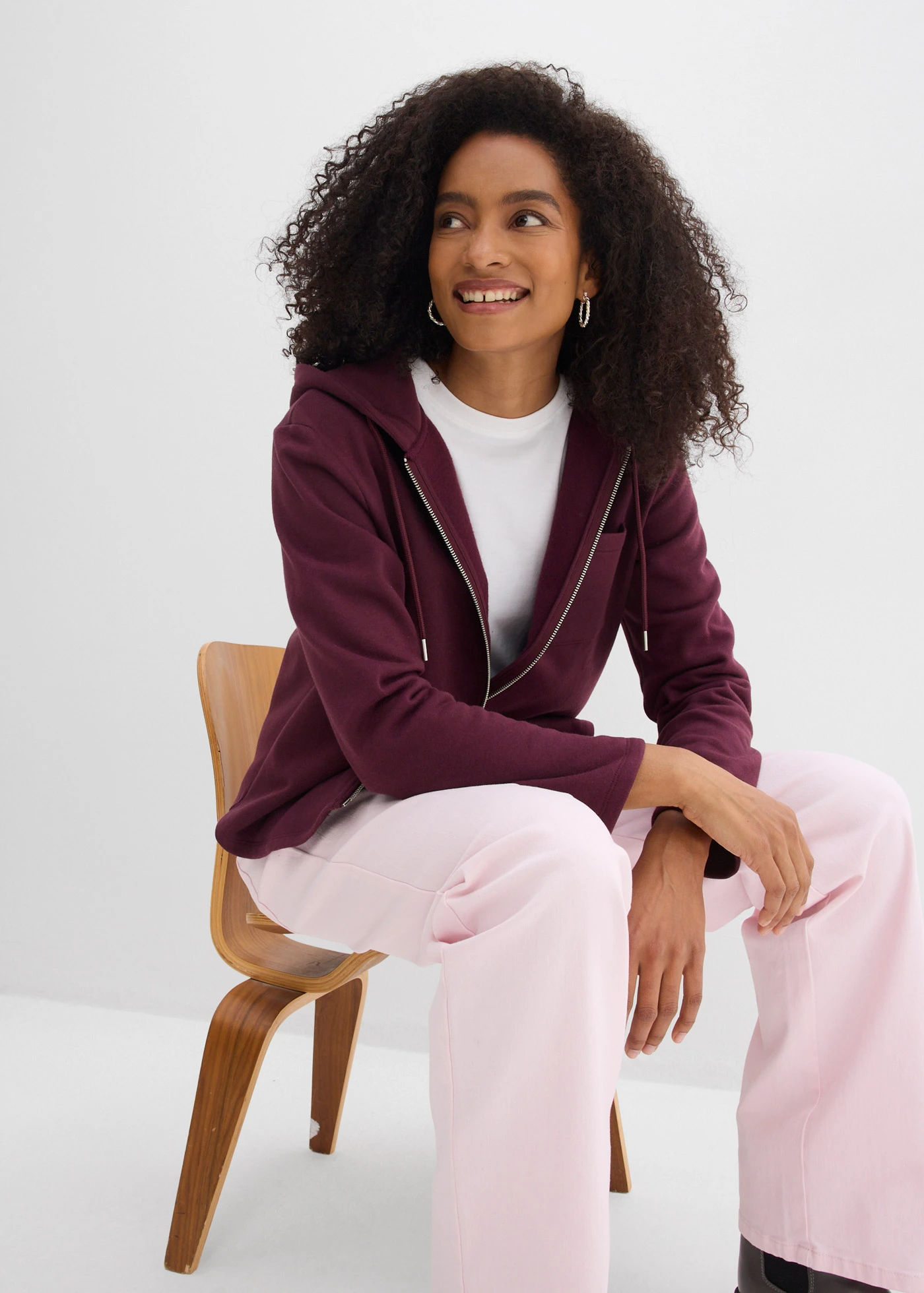 Sweatvest met capuchon en gerecycled polyester • wijnrood • bonprix online shop