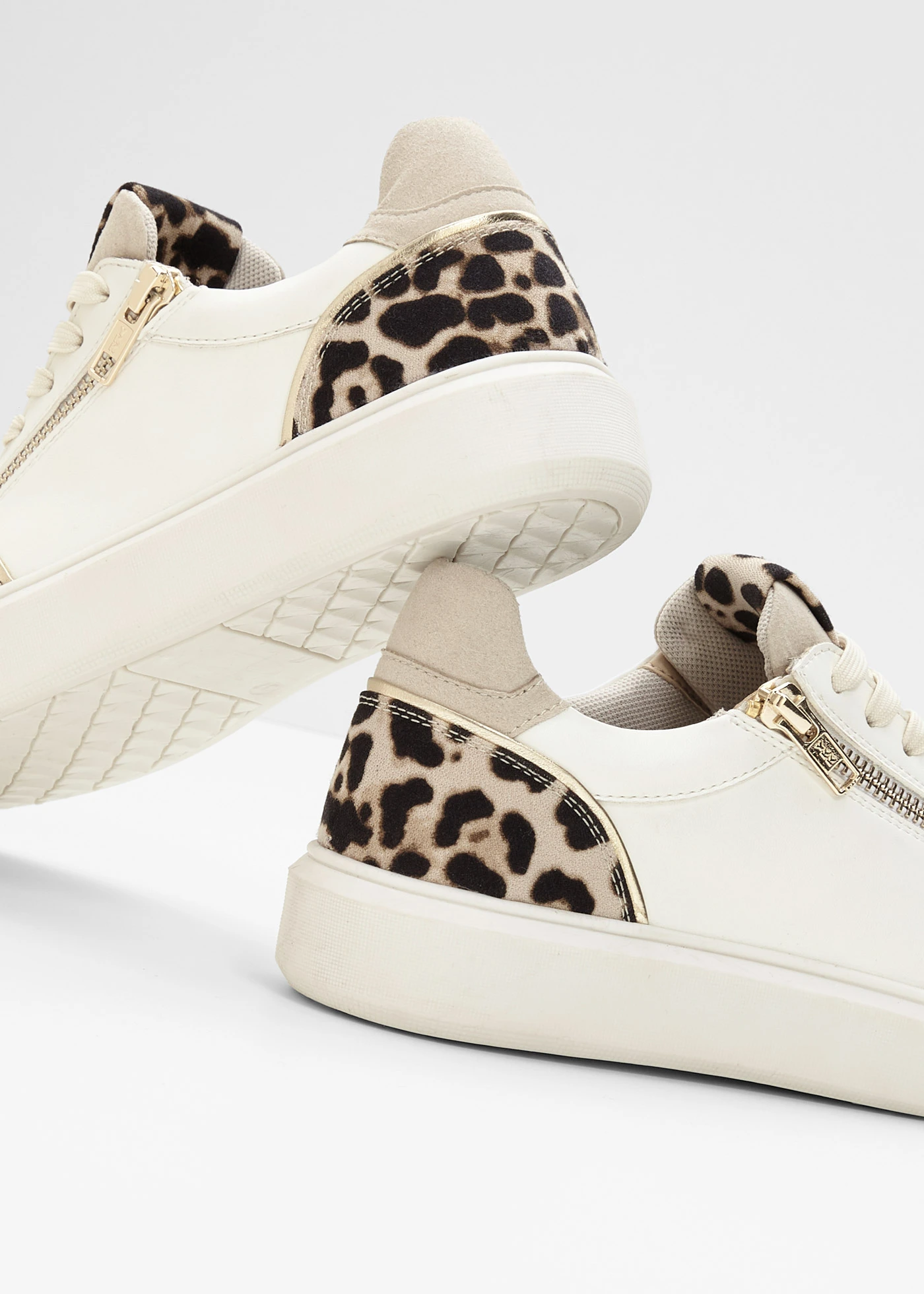 Sneakers à première rembourrée • blanc-beige-léopard • Boutique bonprix