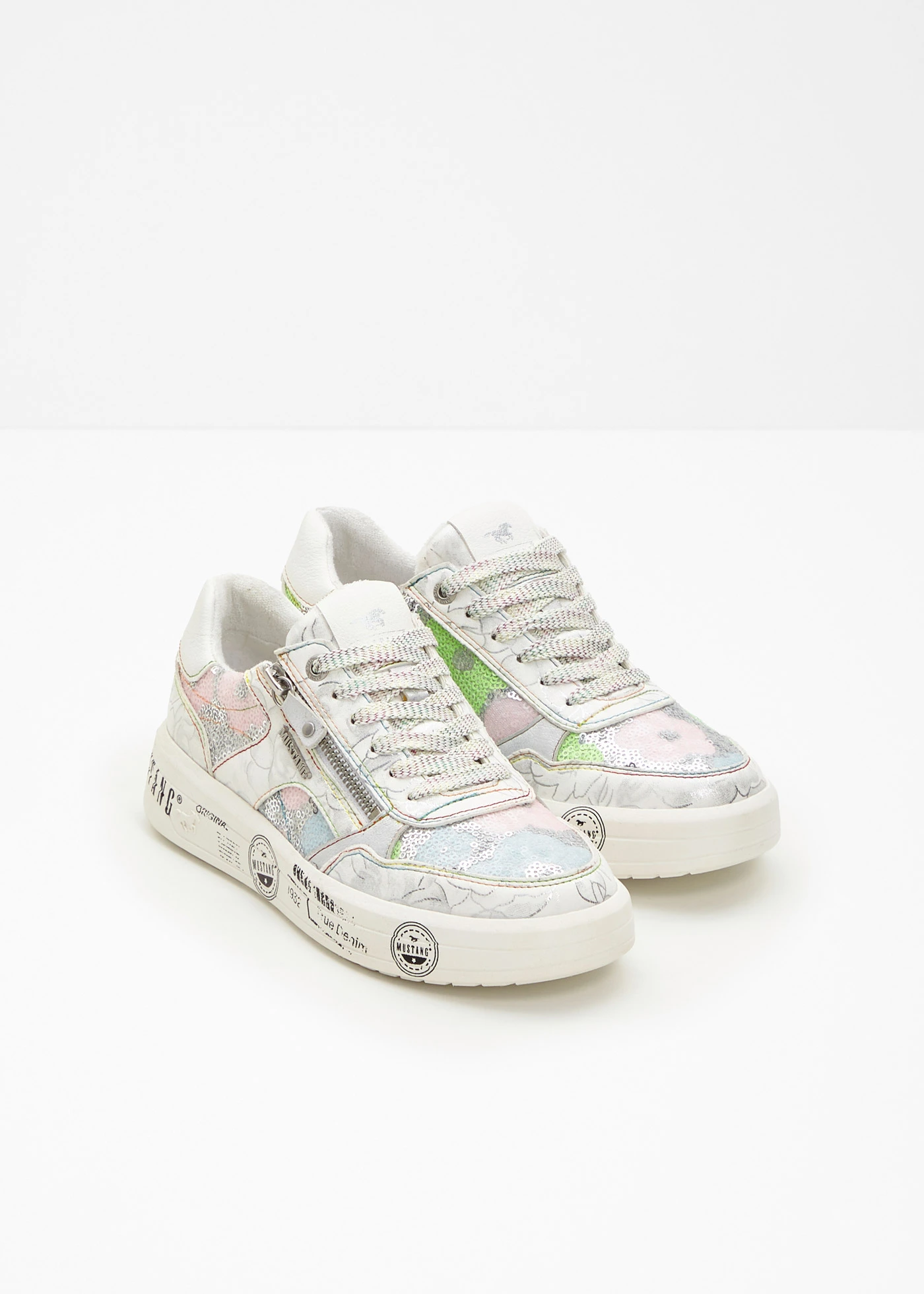 Sneakersy marki Mustang z zamkiem • srebrny z nadrukiem • sklep bonprix