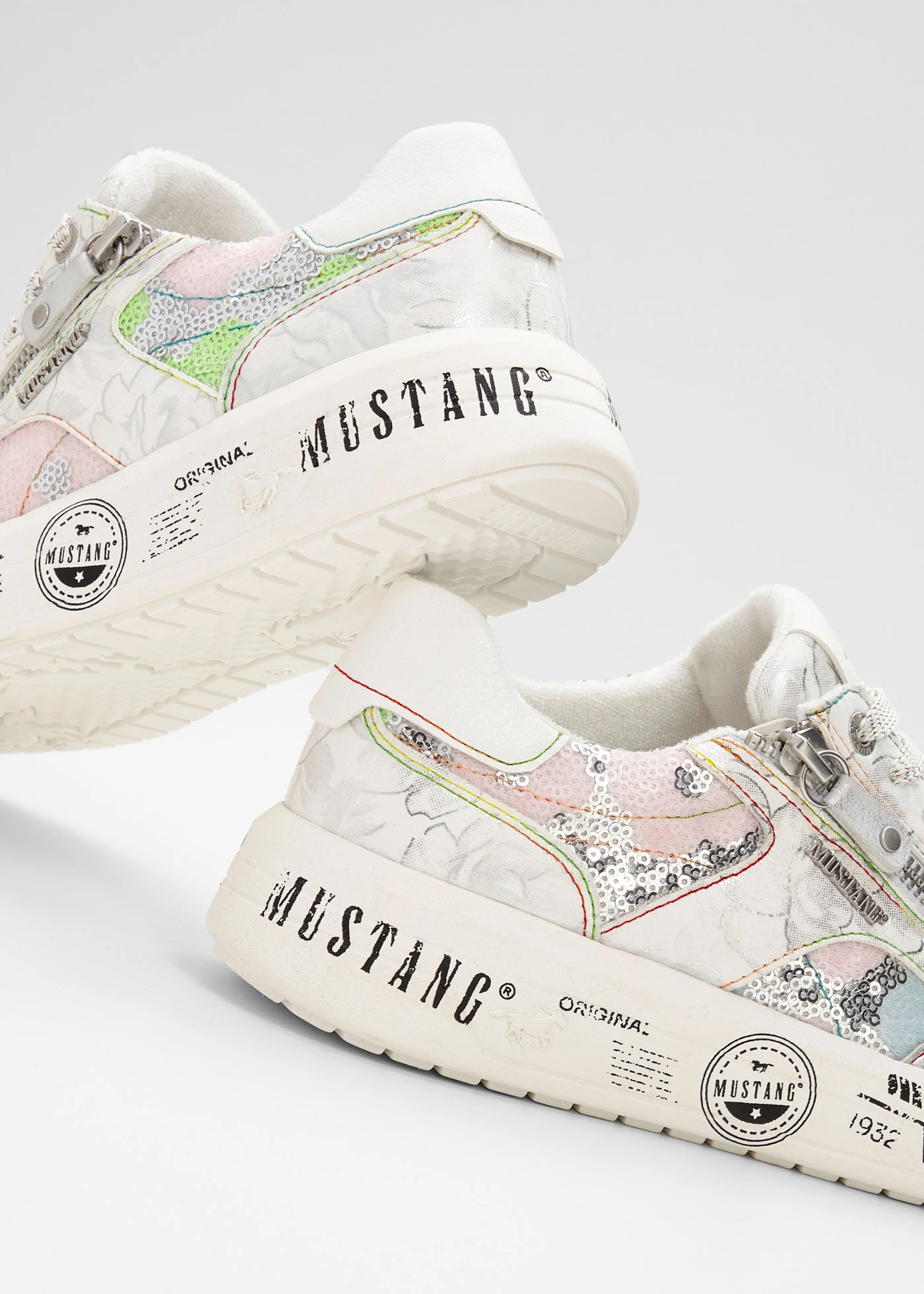 Tenisky Mustang so zapínaním na zips • strieborná potlačená • obchod bonprix