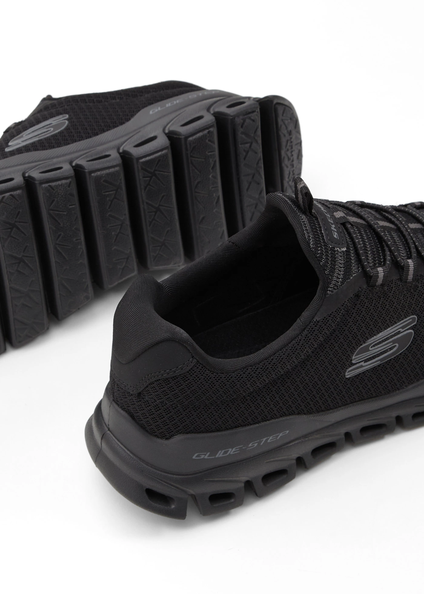 Tenisky Skechers Komfort-Slip-In s pamäťovou penou • čierna • obchod bonprix