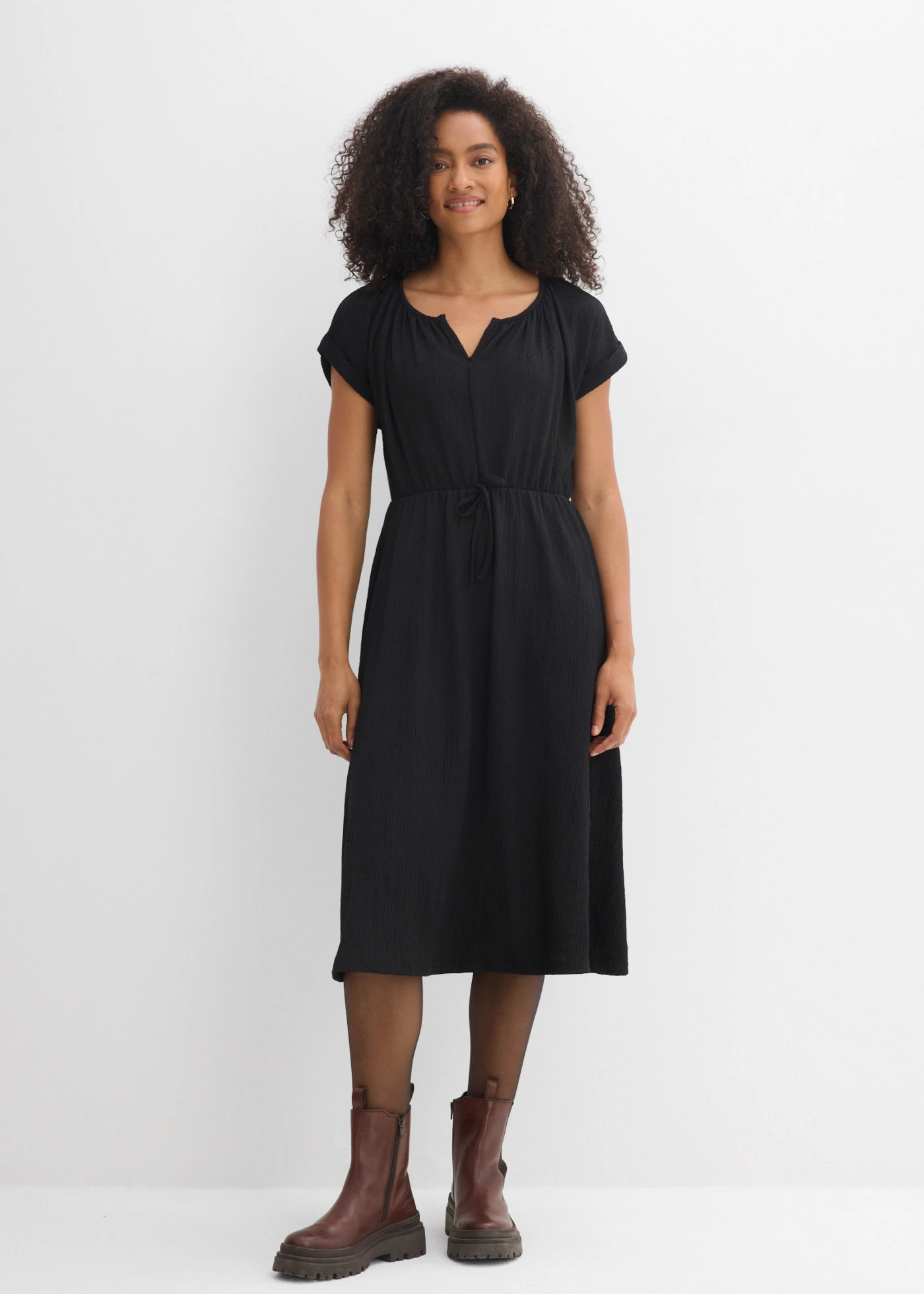 Rochie din material texturat • negru • magazin bonprix